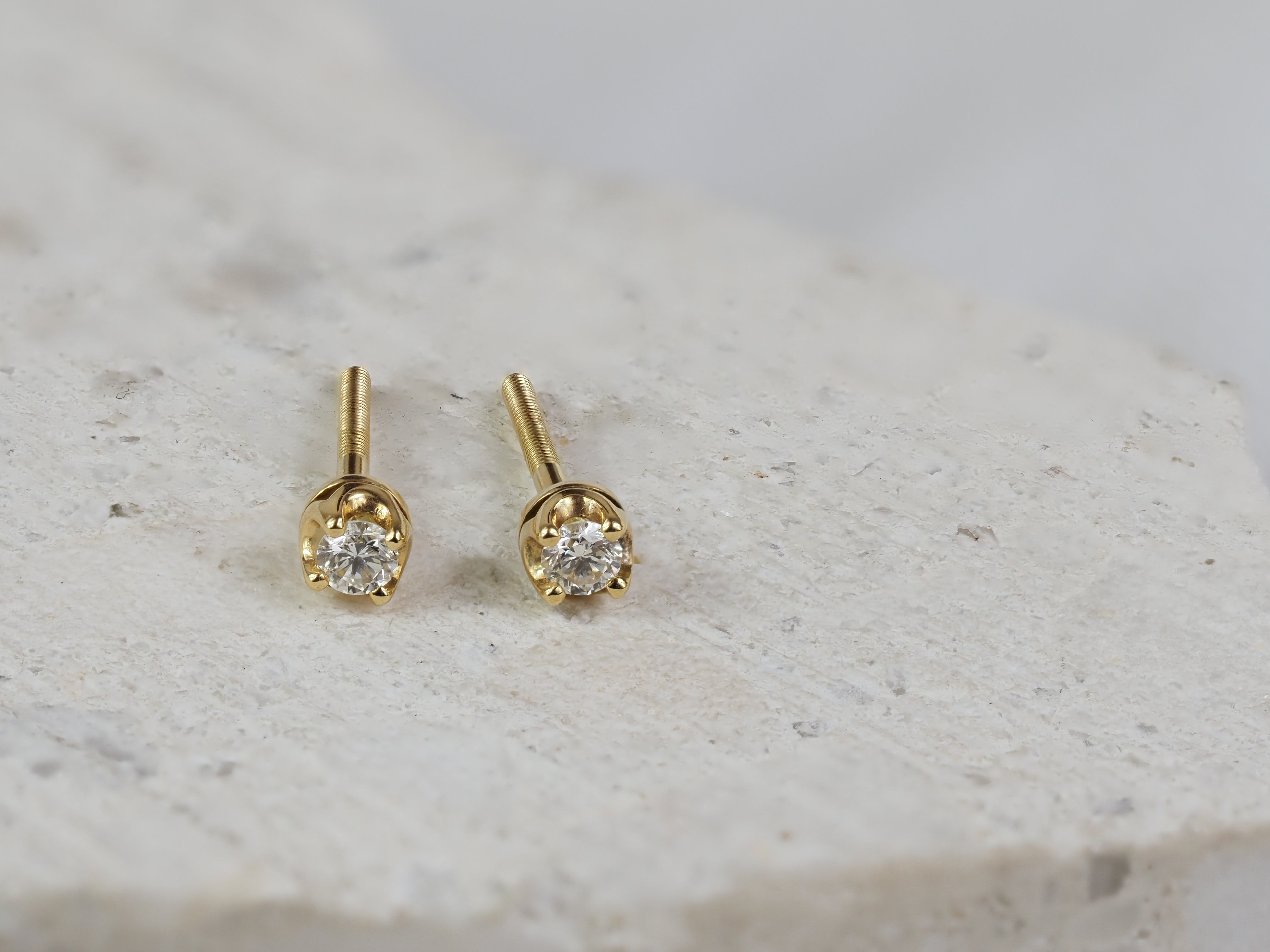 18ct Yellow Gold Diamond Stud Earrings, 0.10ct Total