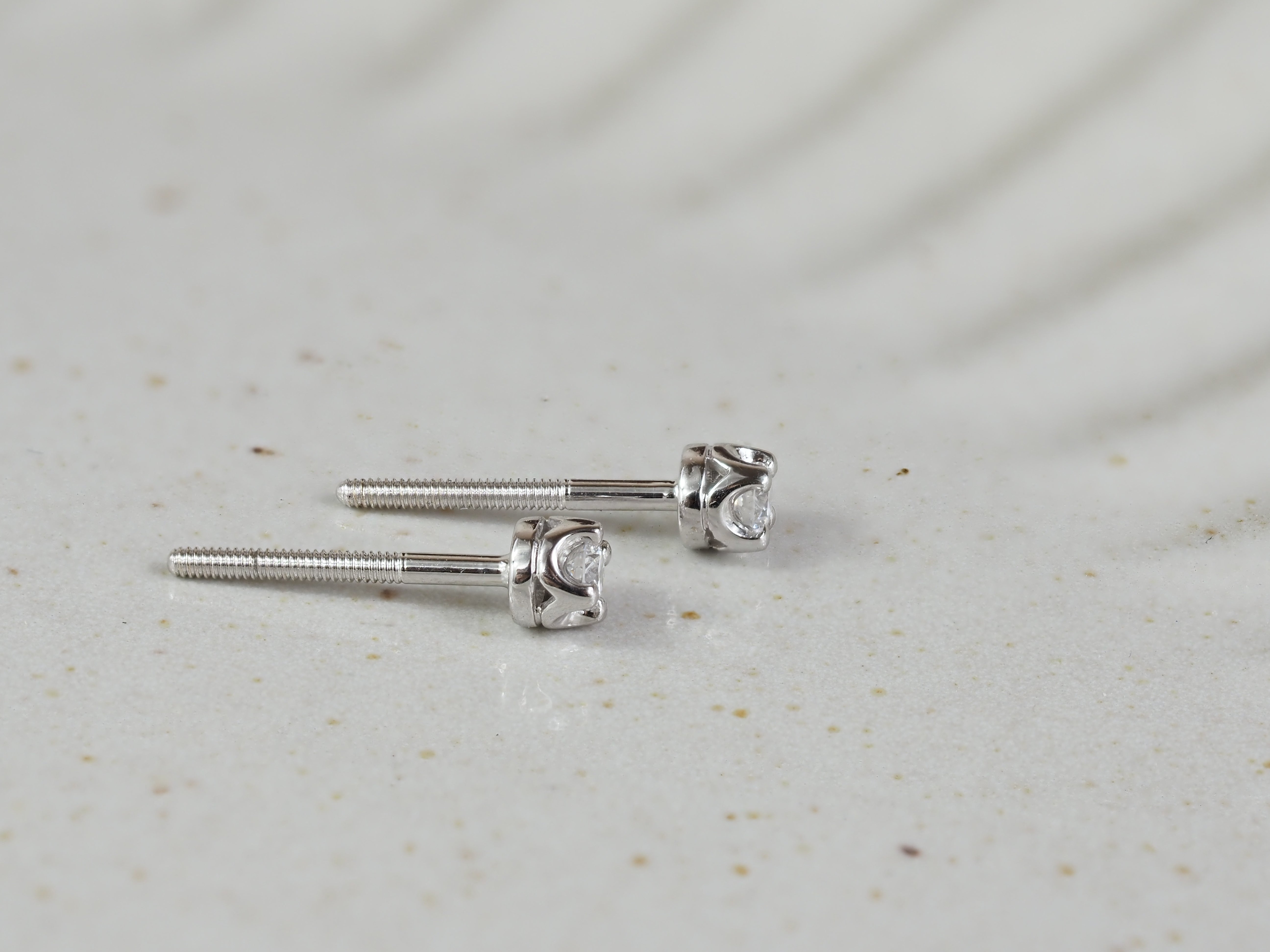 18ct White Gold Diamond Stud Earrings, 0.10ct Total