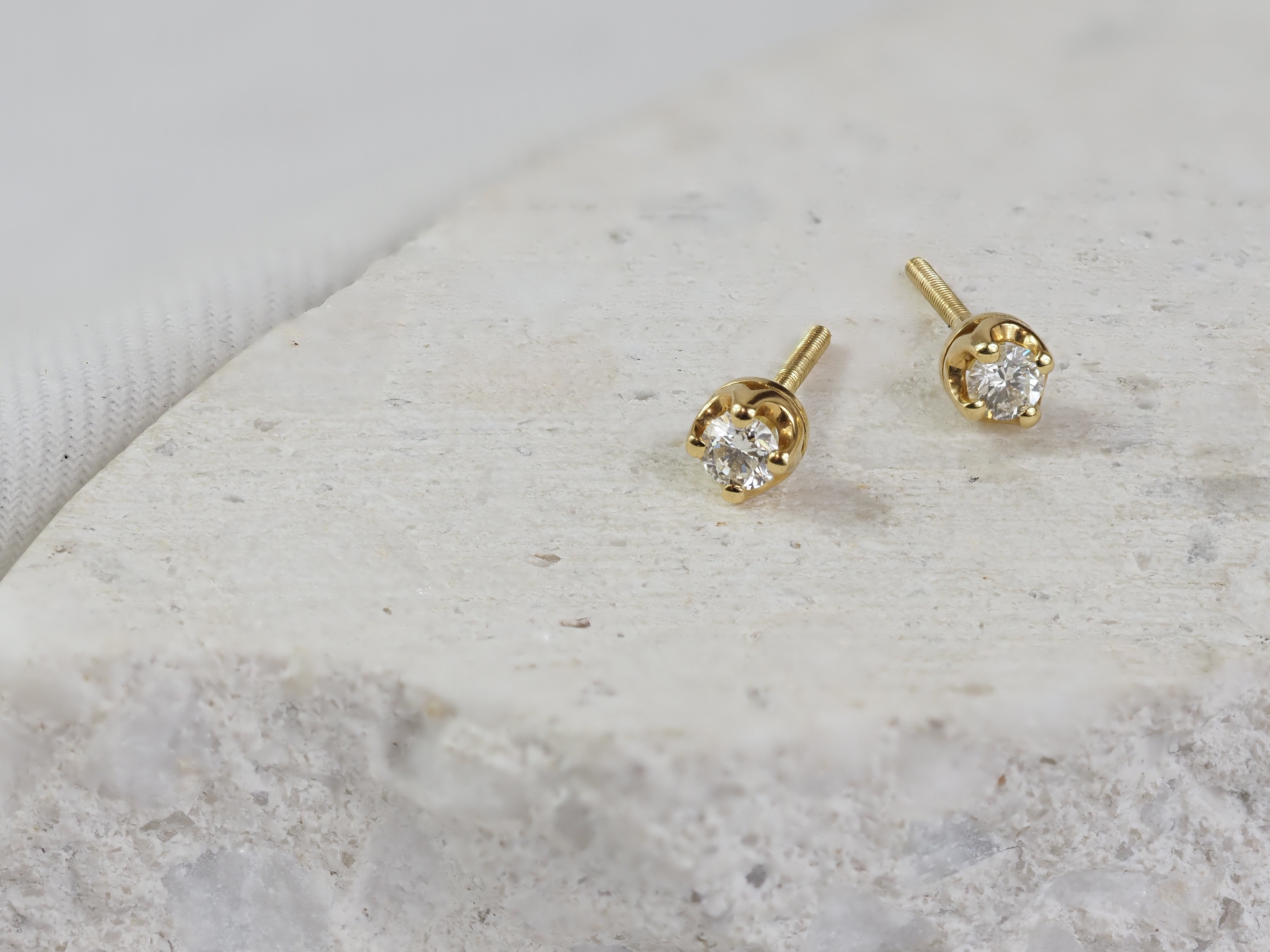 18ct Yellow Gold Diamond Stud Earrings, 0.20ct Total