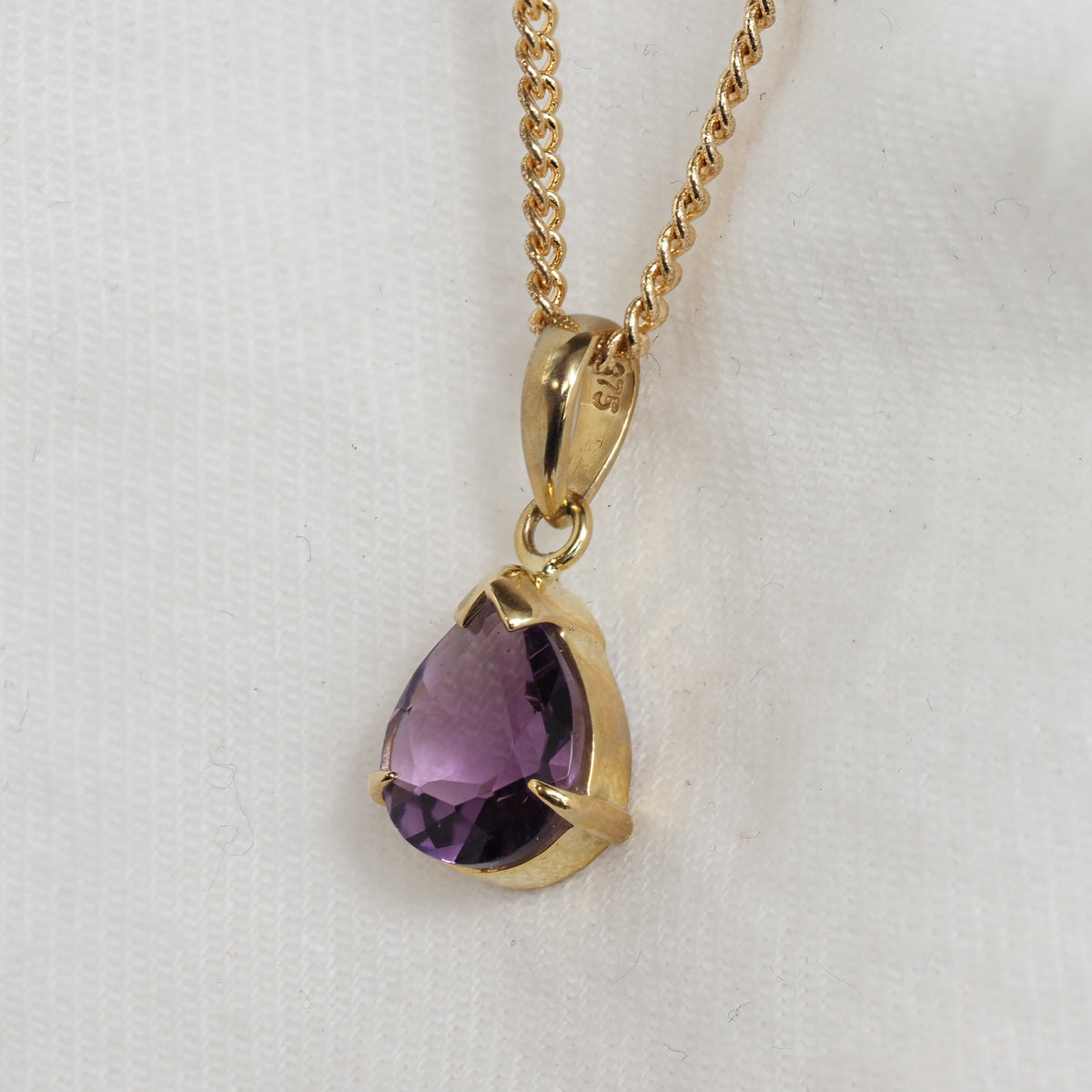 9ct Yellow Gold Amethyst Pendant