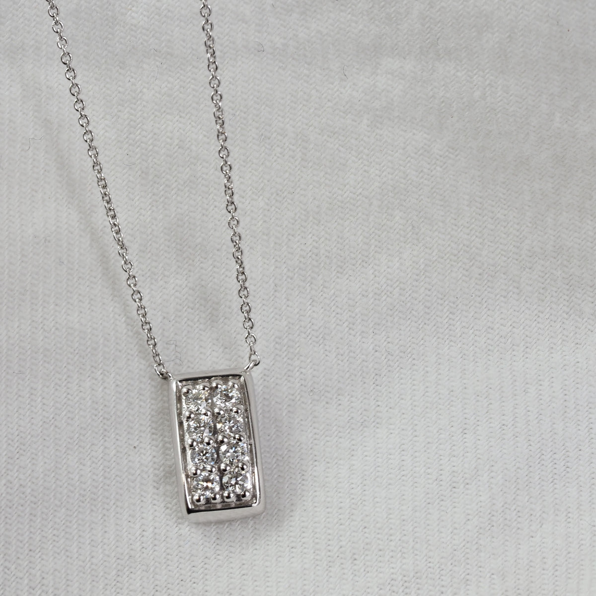 9ct White Gold Diamond Pendant, 0.20ct total