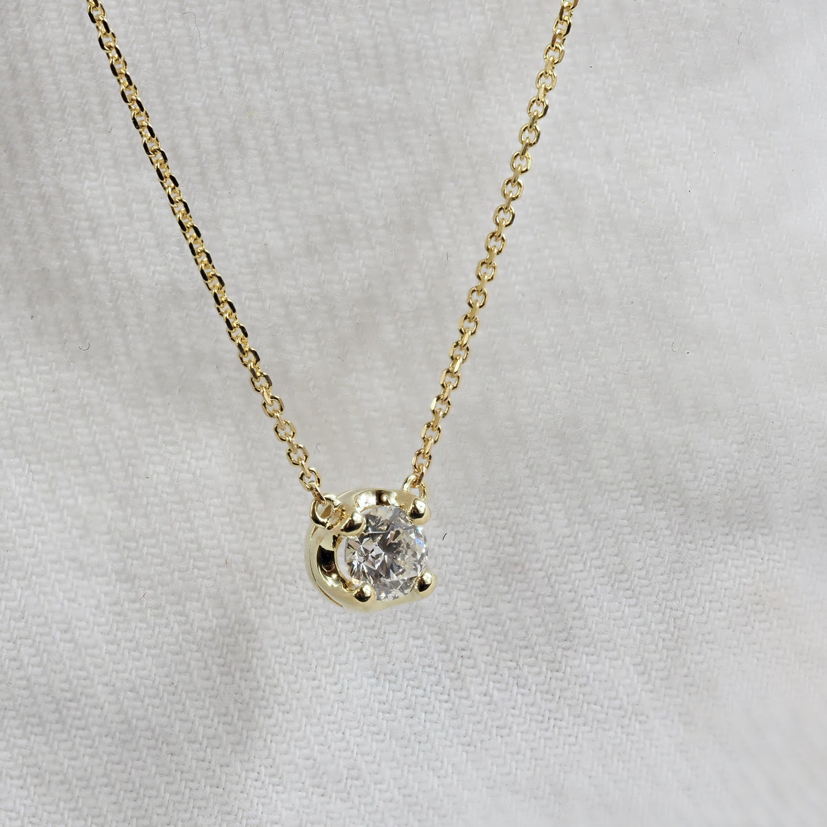 9ct Yellow Gold Diamond anchor pendant, 0.25ct total