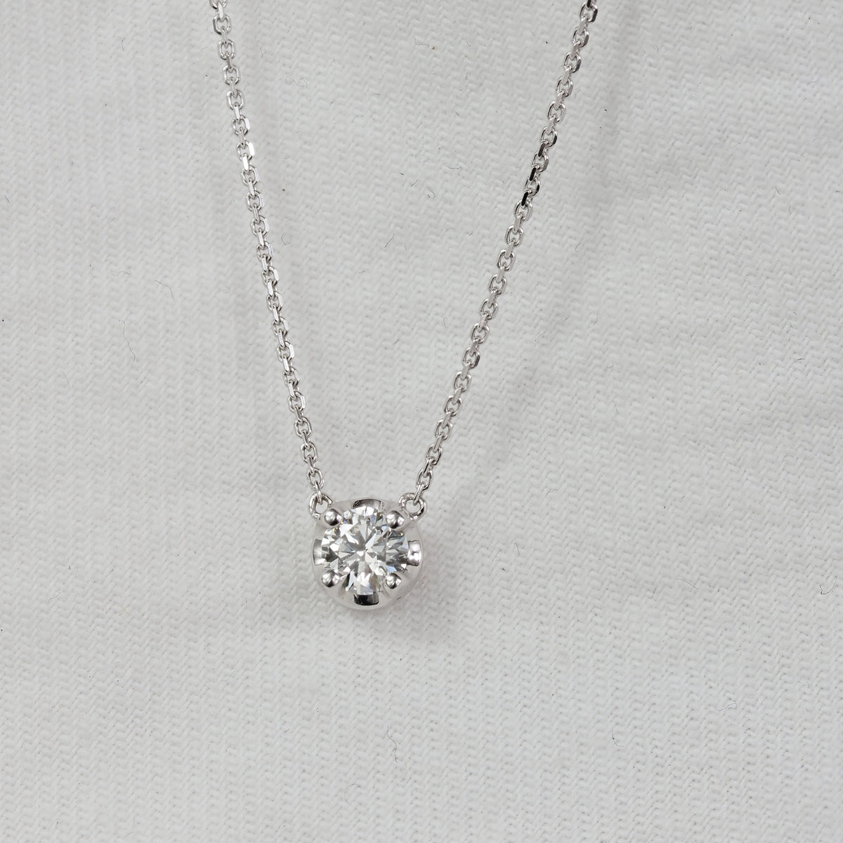 9ct White Gold Round Diamond Anchor necklet, 0.25ct total
