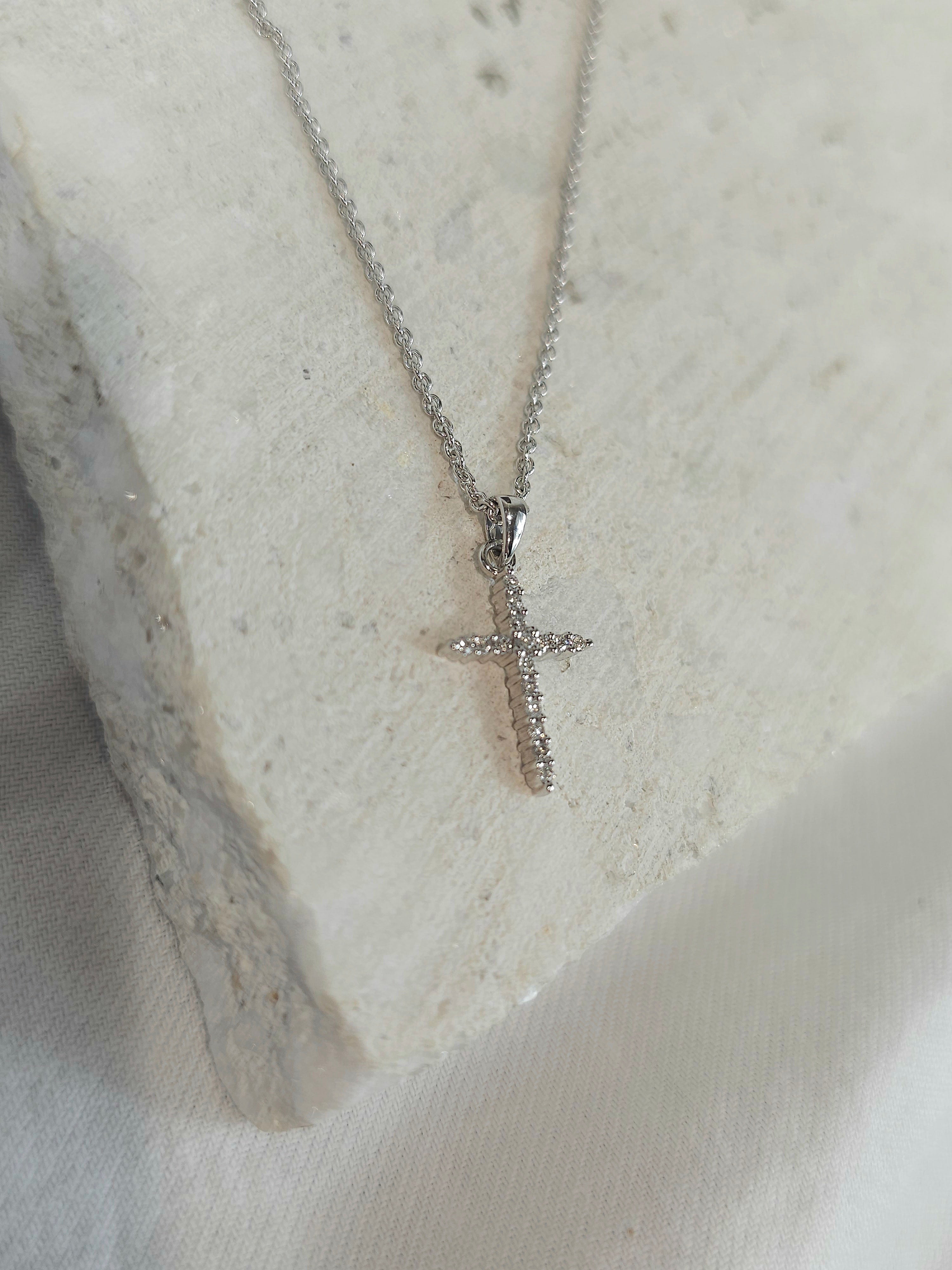 9ct White Gold Diamond cross, 0.10ct total