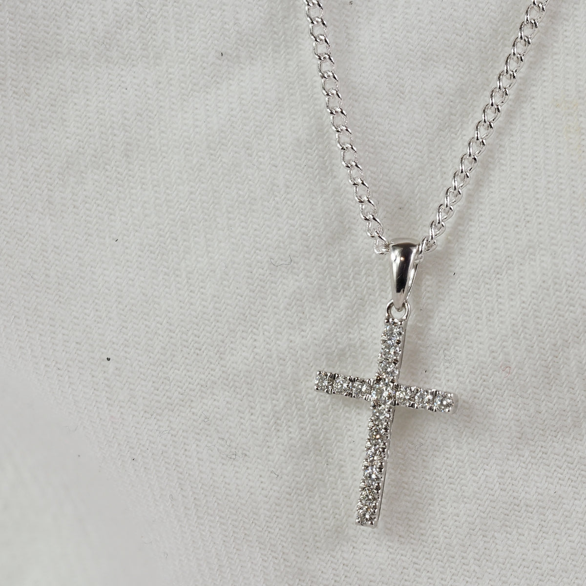 9ct White Gold Claw set Diamond cross, 0.15ct total