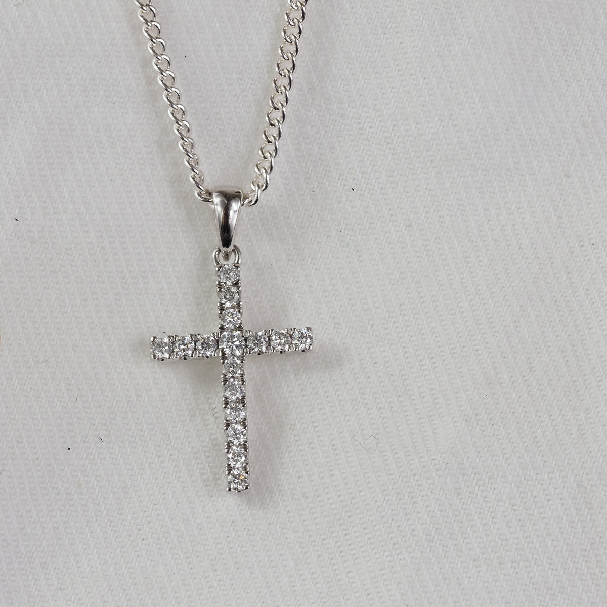 9ct White Gold Diamond claw set cross, 0.25ct total