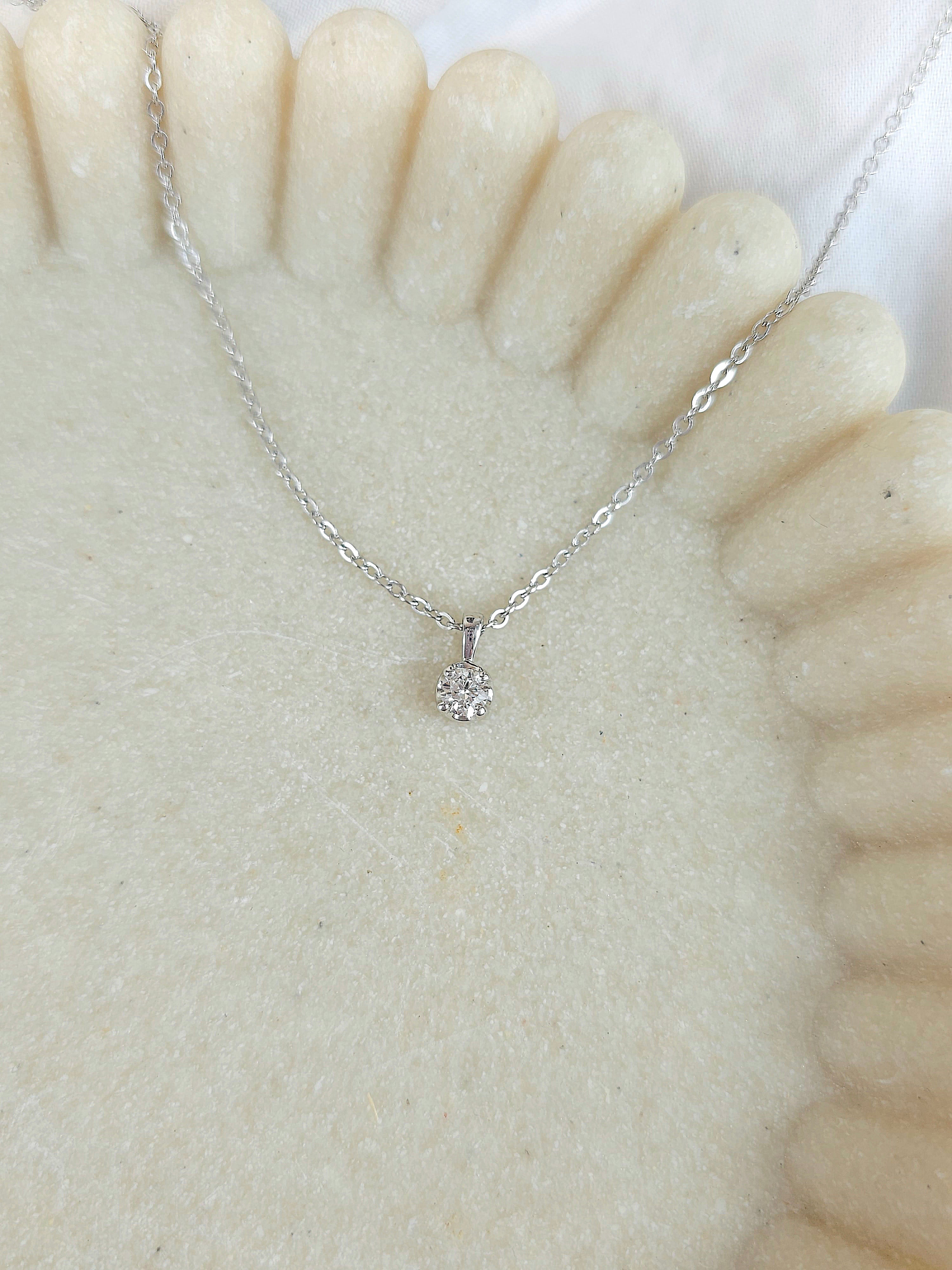 9ct White Gold Round Diamond pendant, 0.20ct total