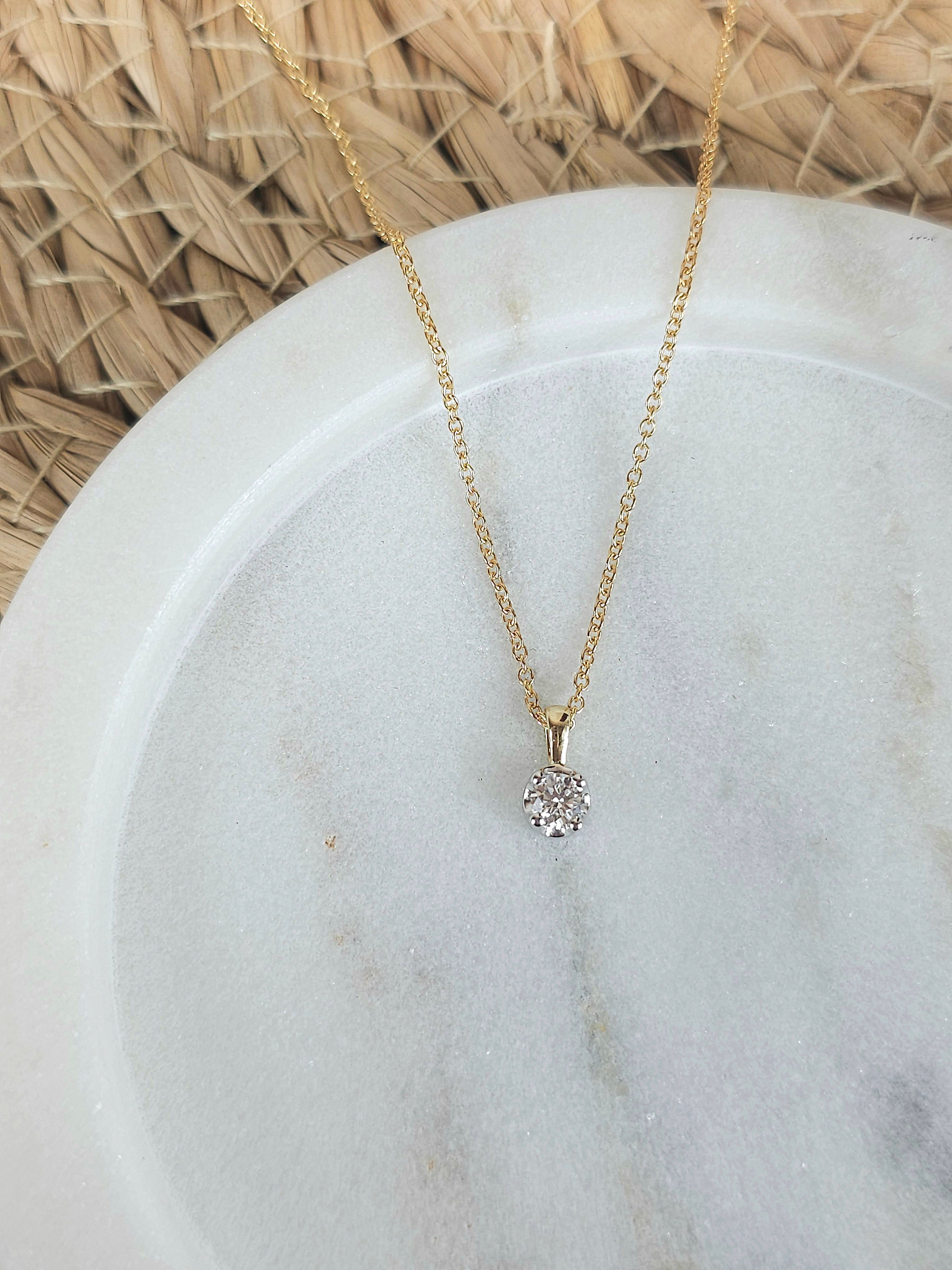 9ct Yellow and White Gold Round Diamond pendant, 0.20ct total