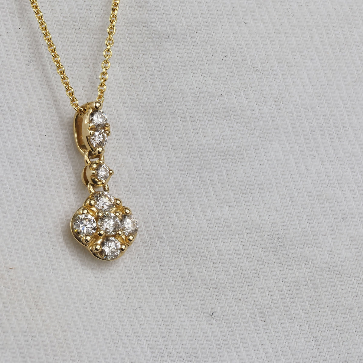 9ct Yellow Gold Cluster Diamond pendant