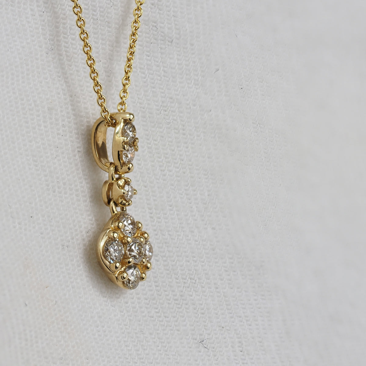 9ct Yellow Gold Cluster Diamond pendant