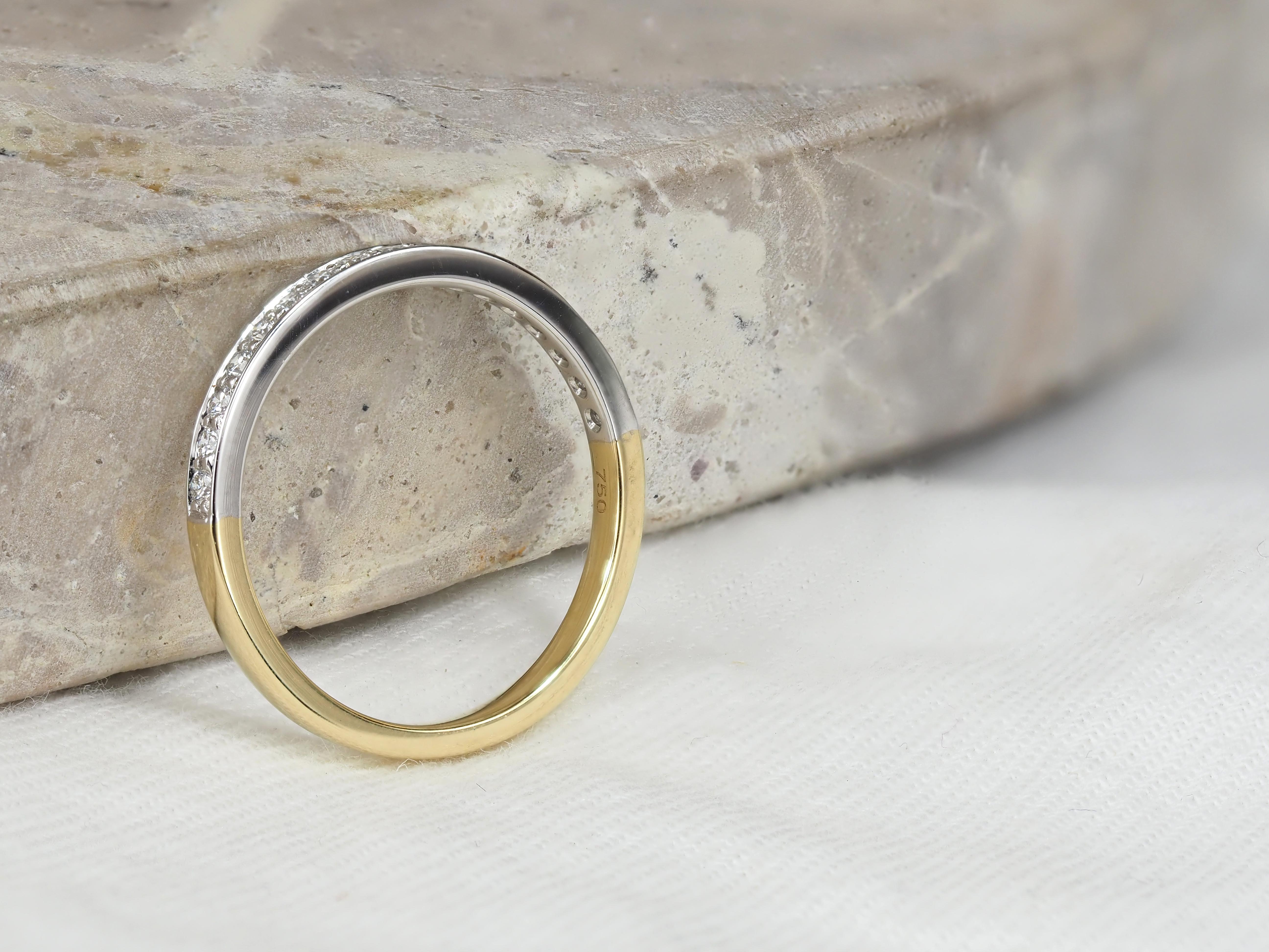 18ct Yellow and White gold Round Brilliant cut Diamond Ring, 0.26ct total