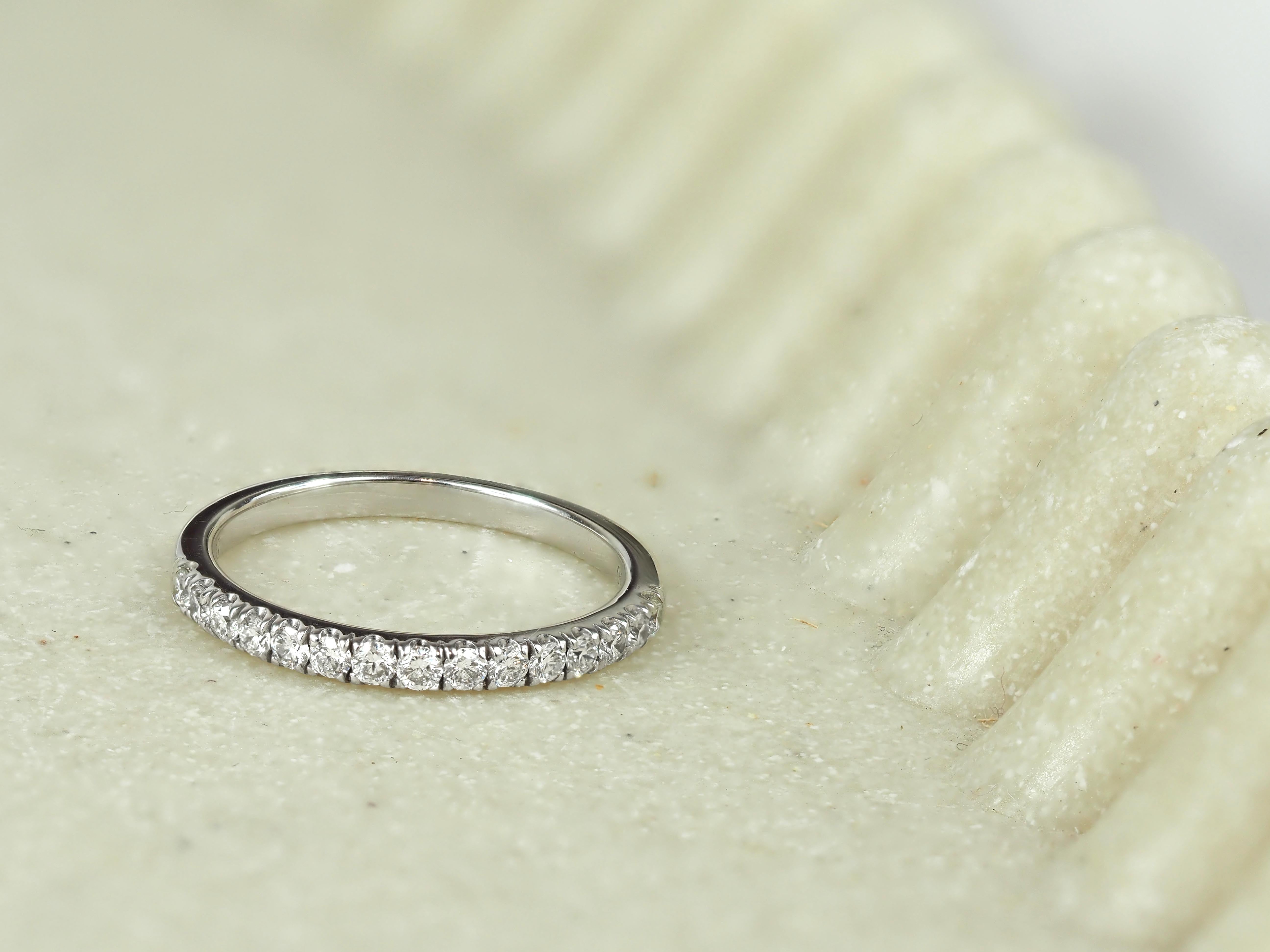 18ct White Gold Round Brilliant cut Diamond Ring, 0.35ct total