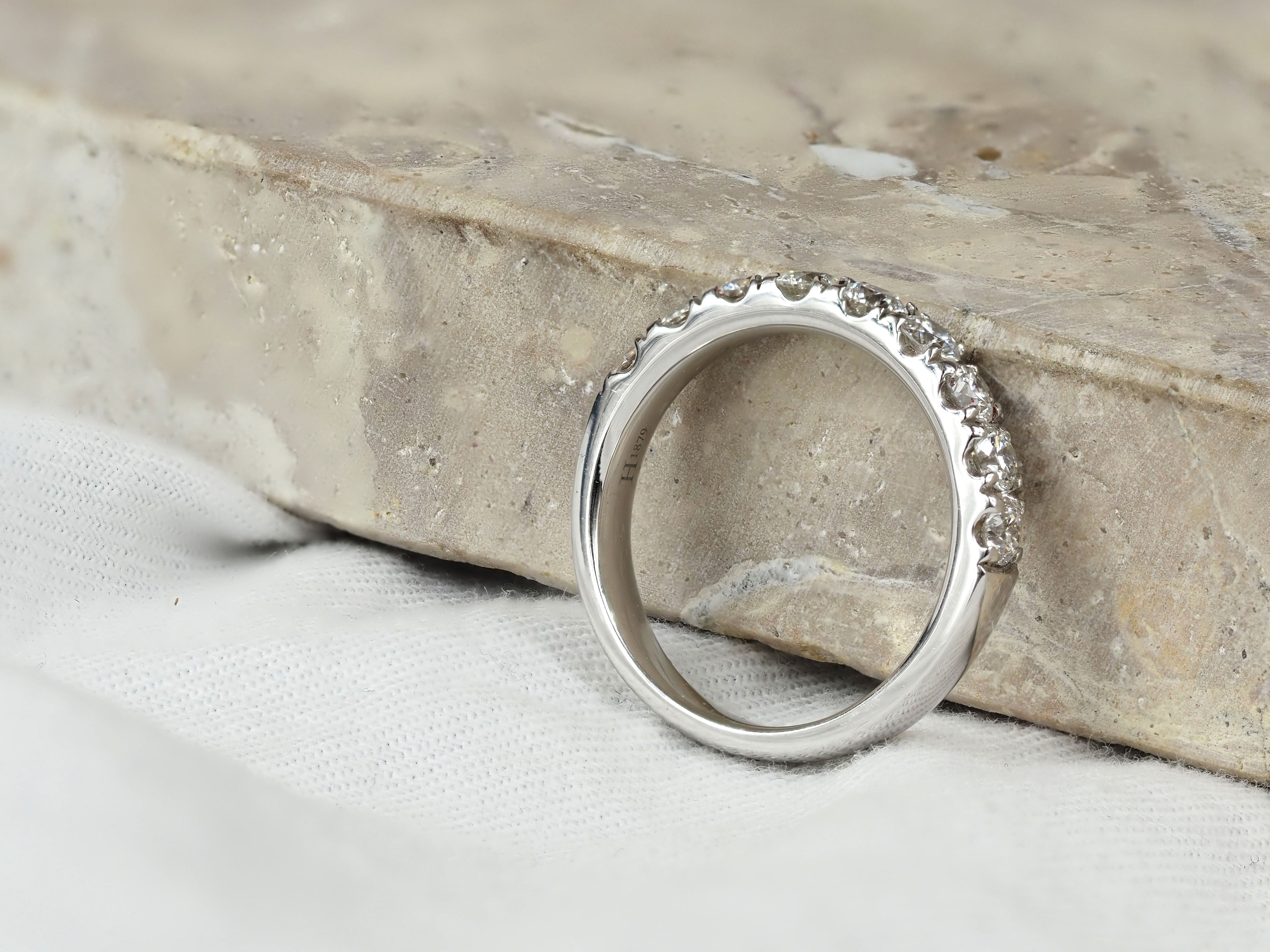 18ct White Gold Round Brilliant cut Diamond Ring, 1ct total