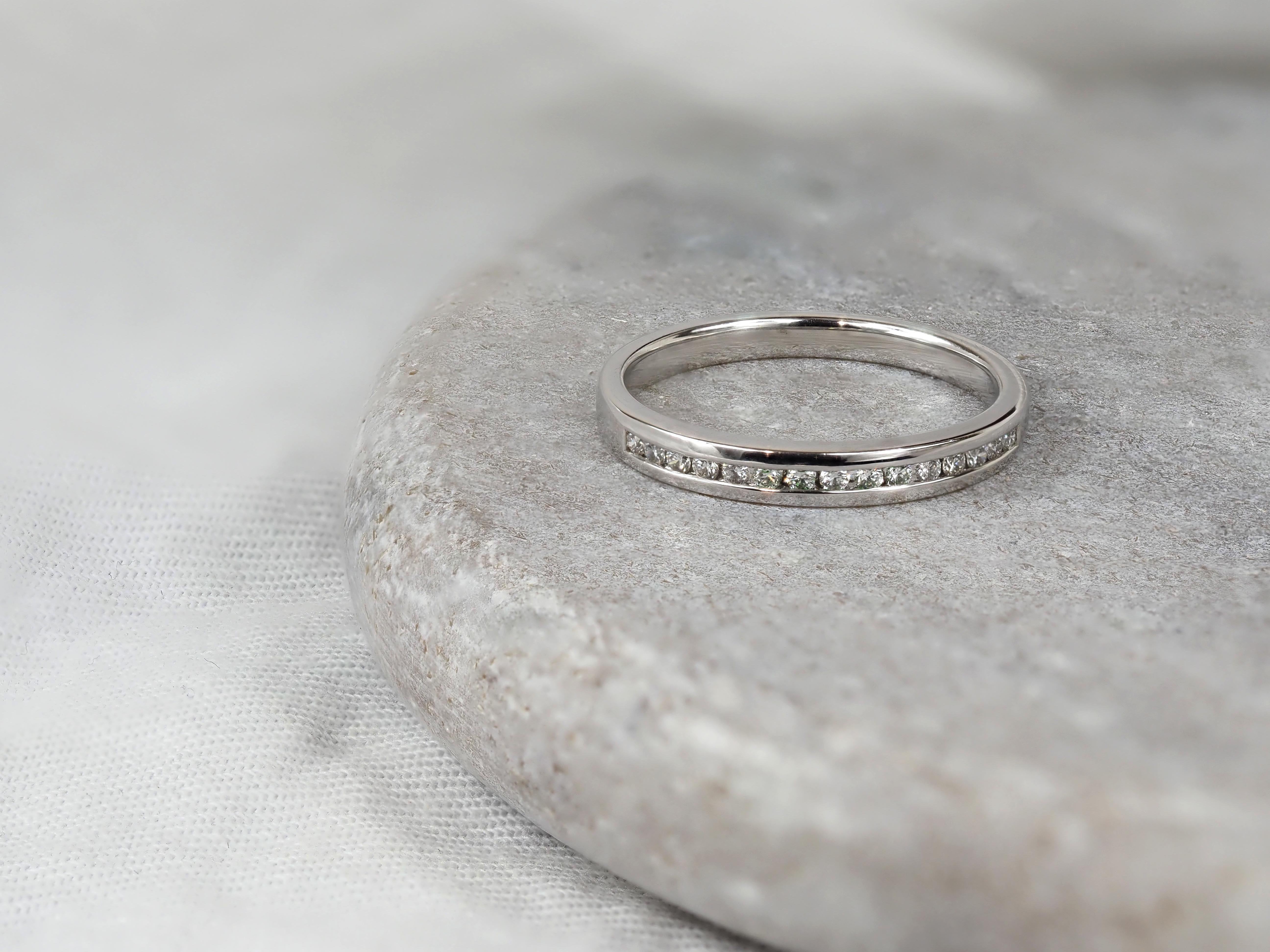 18ct Yellow Gold Round Brilliant cut Diamond Ring, 0.15ct total