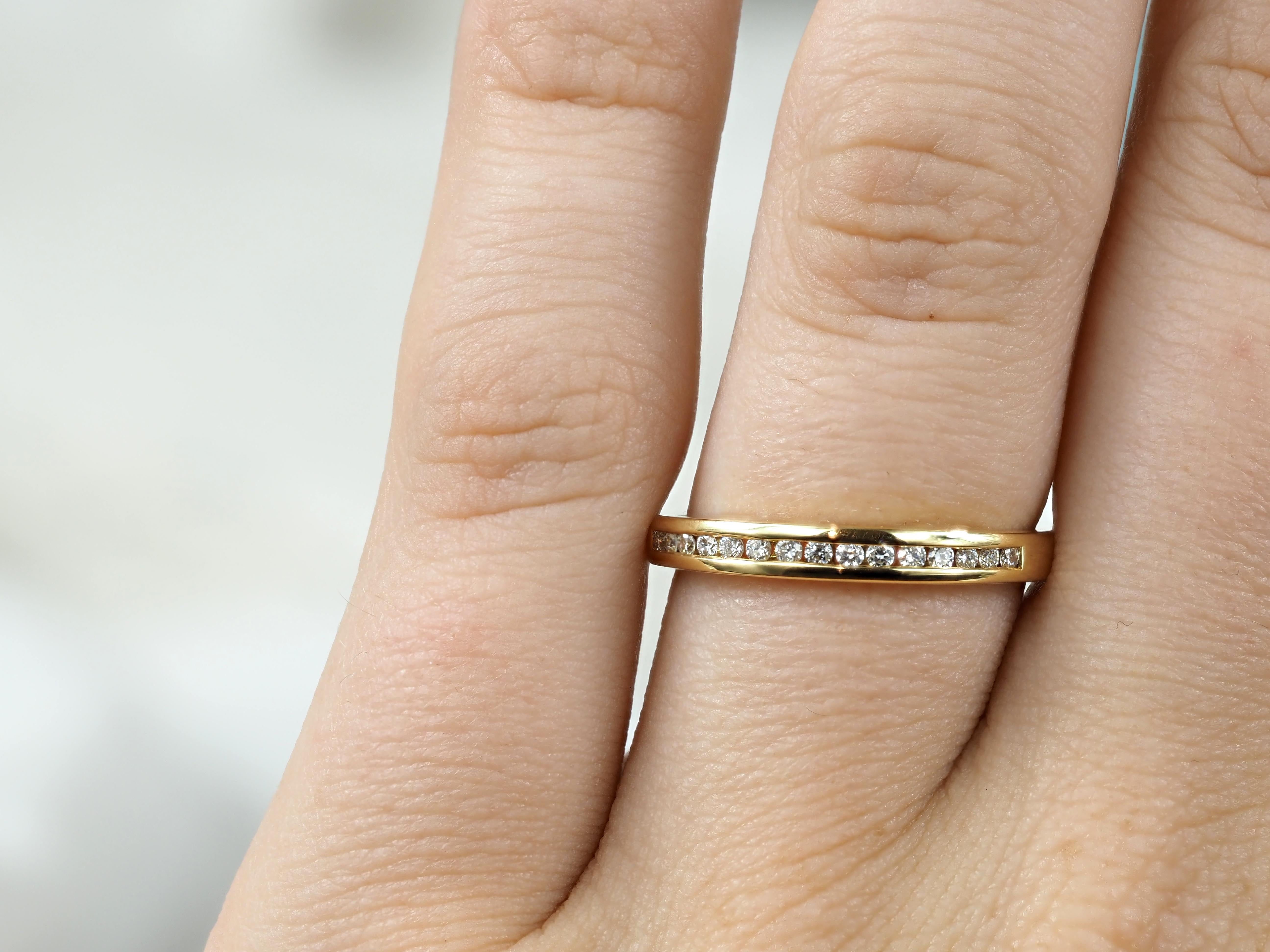 18ct Yellow Gold Round Brilliant cut Diamond Ring, 0.15ct Total