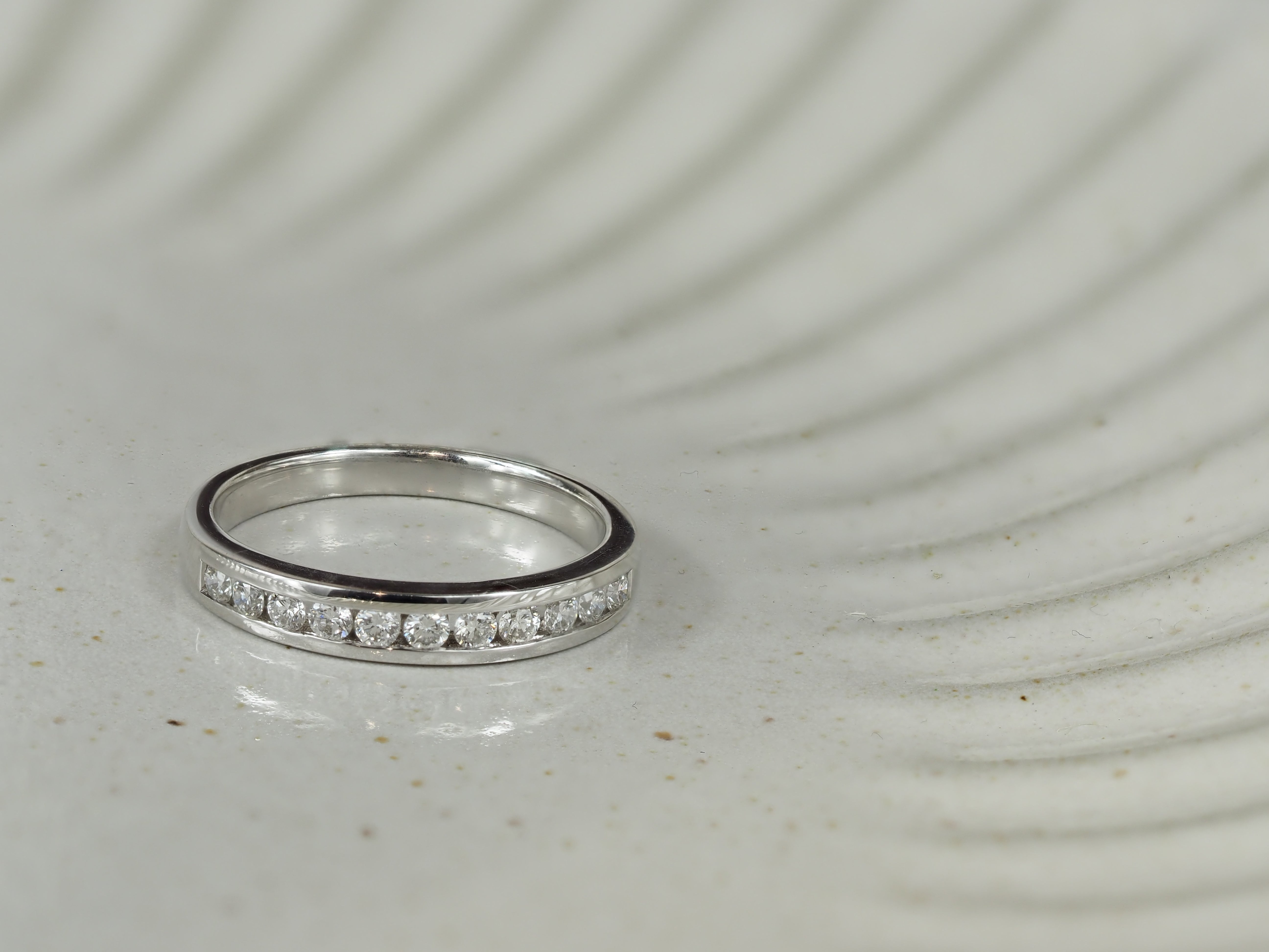 18ct White Gold Round Brilliant cut Diamond Ring, 0.33ct total