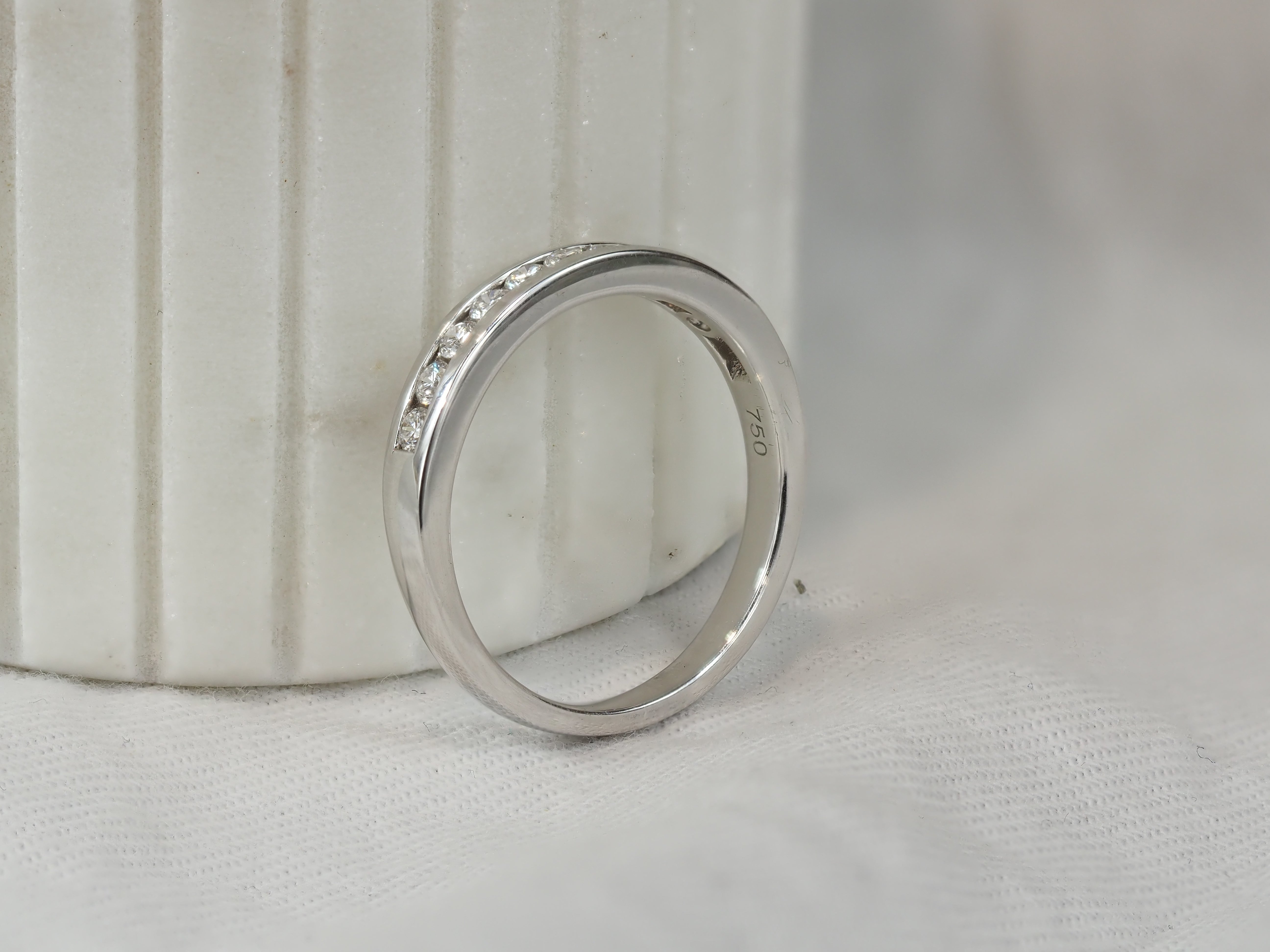 18ct White Gold Round Brilliant cut Diamond Ring, 0.33ct total
