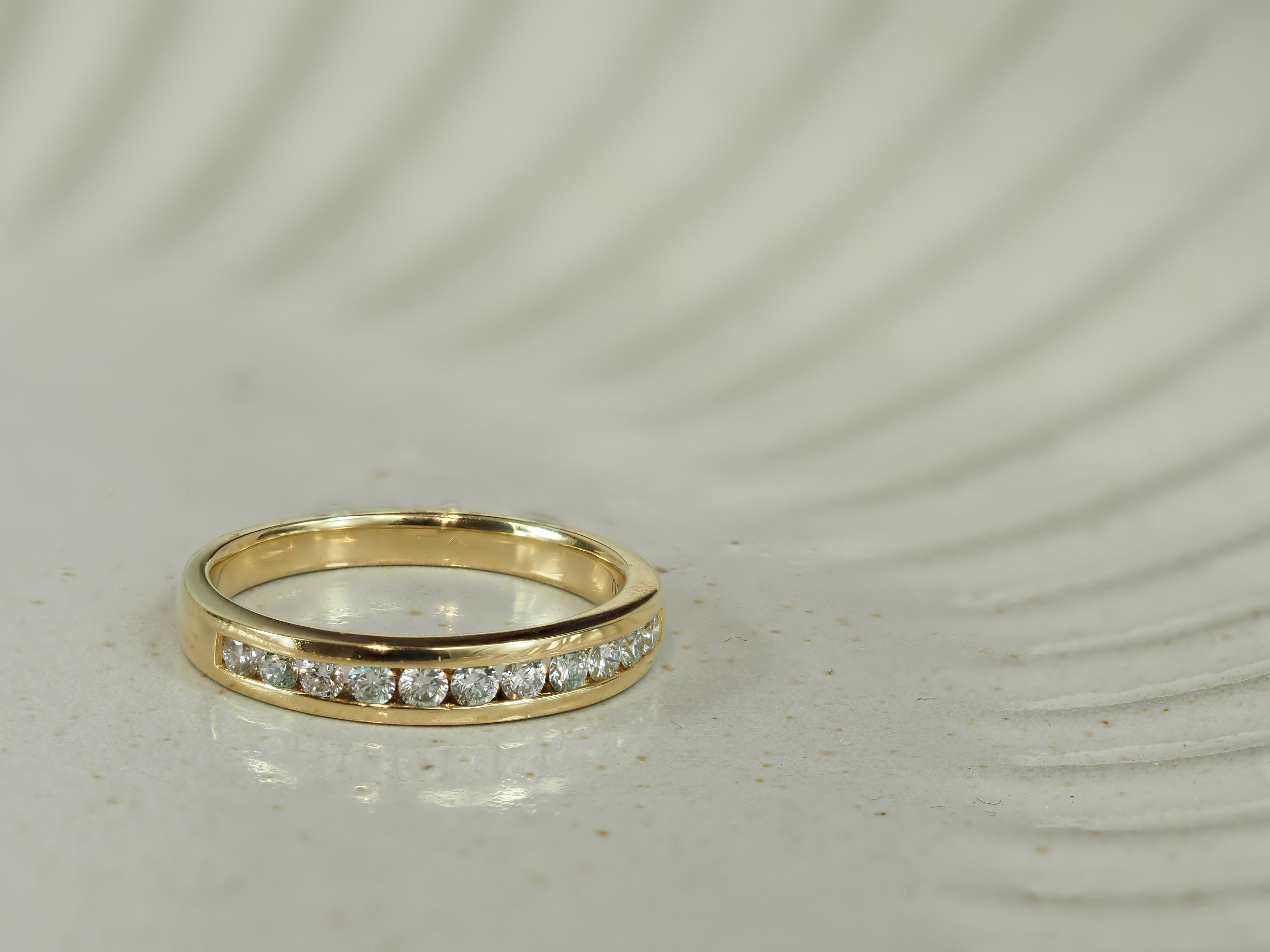 18ct Yellow Gold Round Brilliant cut Diamond Ring, 0.40ct Total