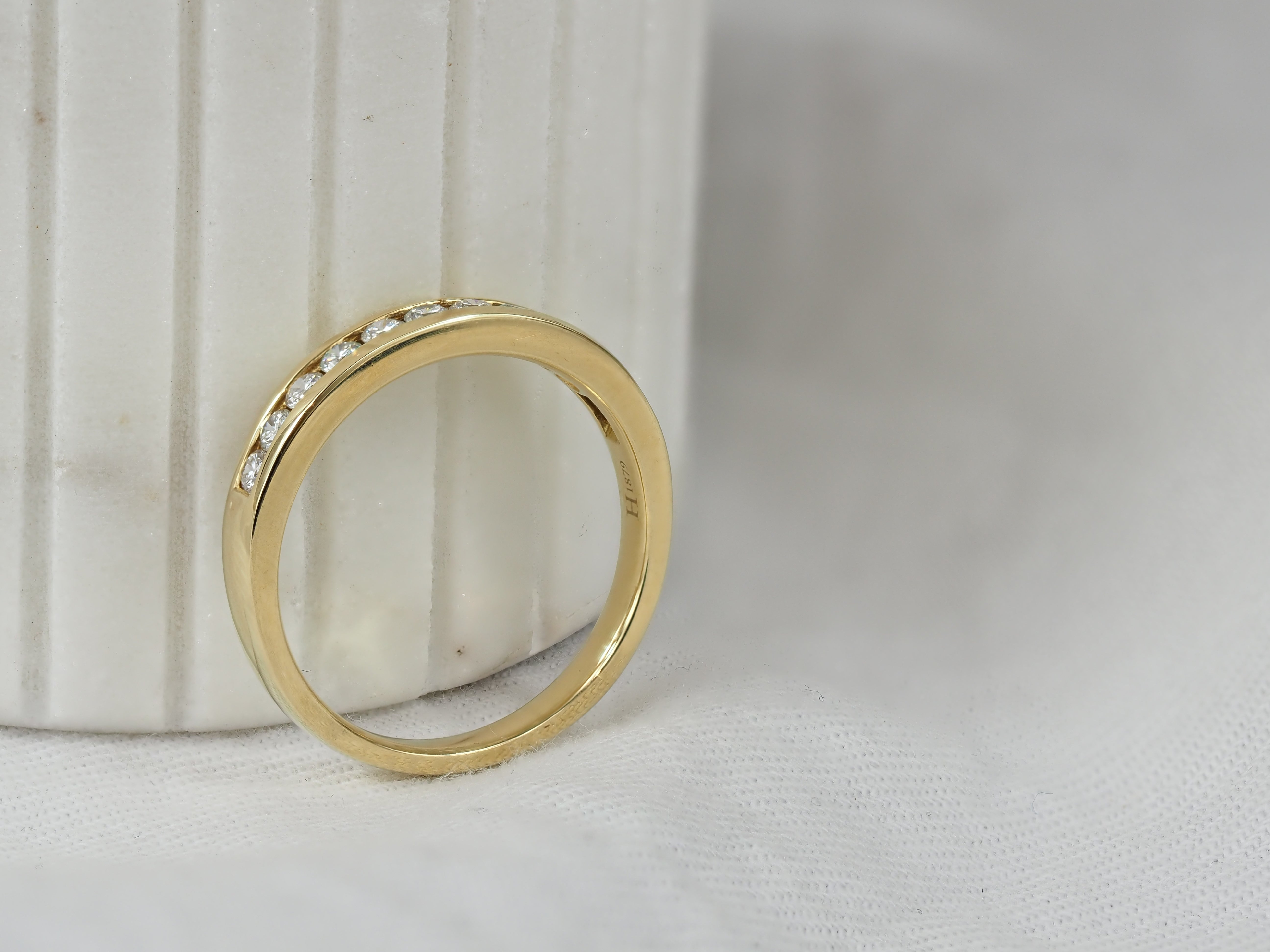 18ct Yellow Gold Round Brilliant cut Diamond Ring, 0.40ct Total