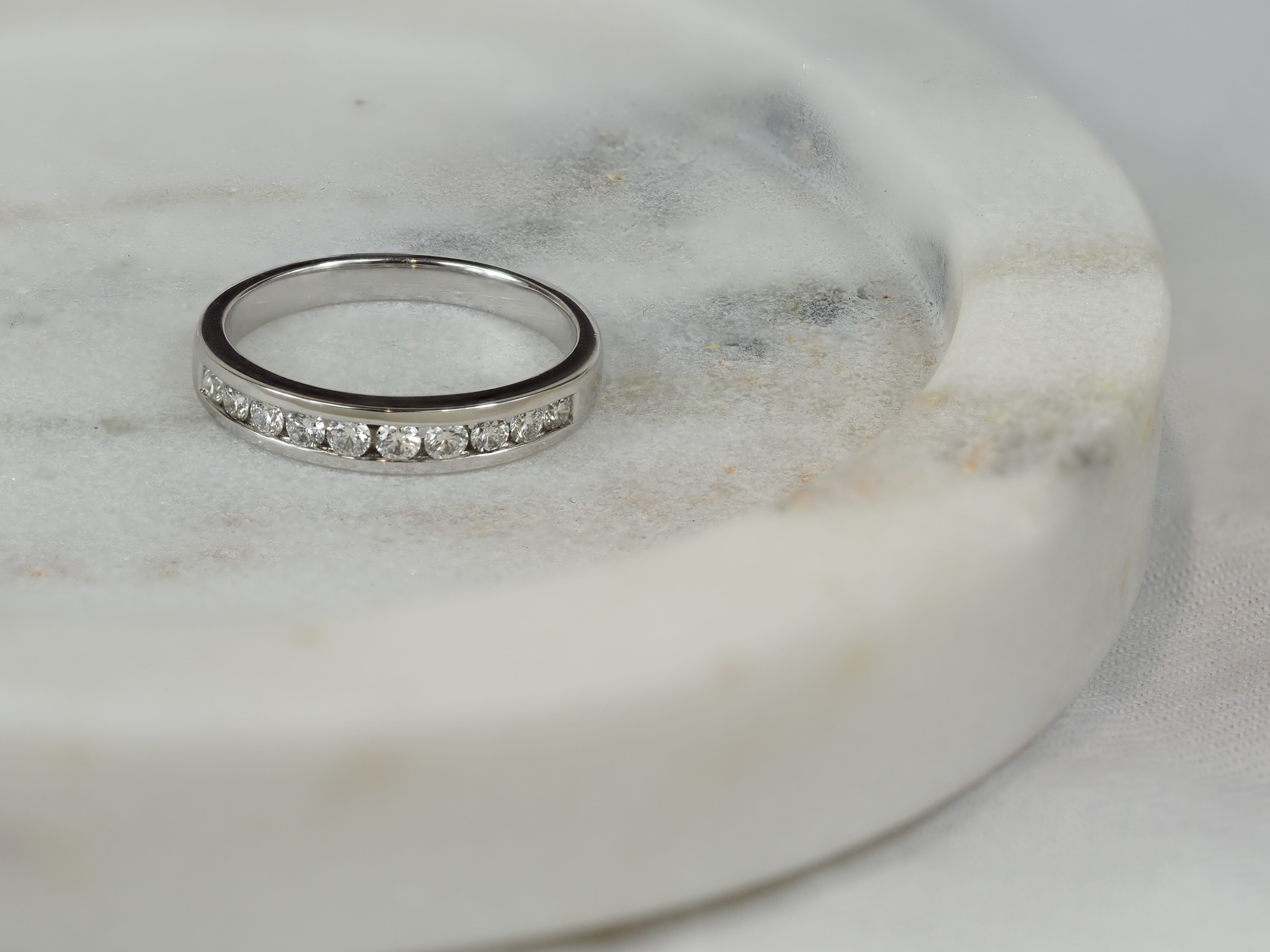 18ct White Gold Round Brilliant cut Diamond Ring, 0.40ct total