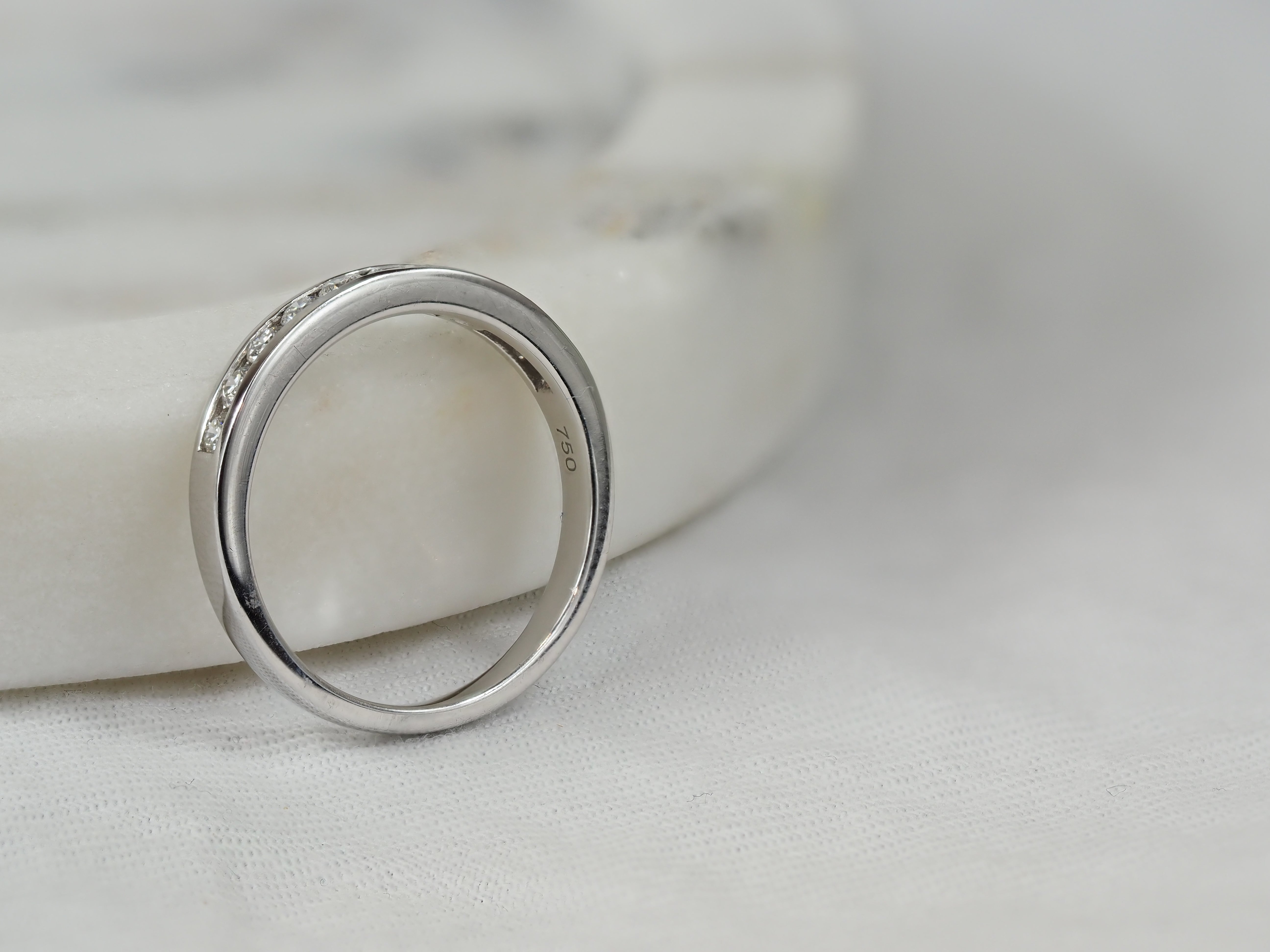 18ct White Gold Round Brilliant cut Diamond Ring, 0.40ct total