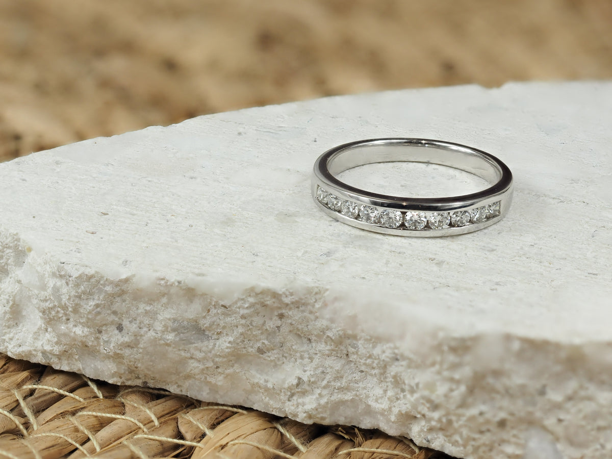 18ct White Gold Round Brilliant cut Diamond Ring, 0.40ct total