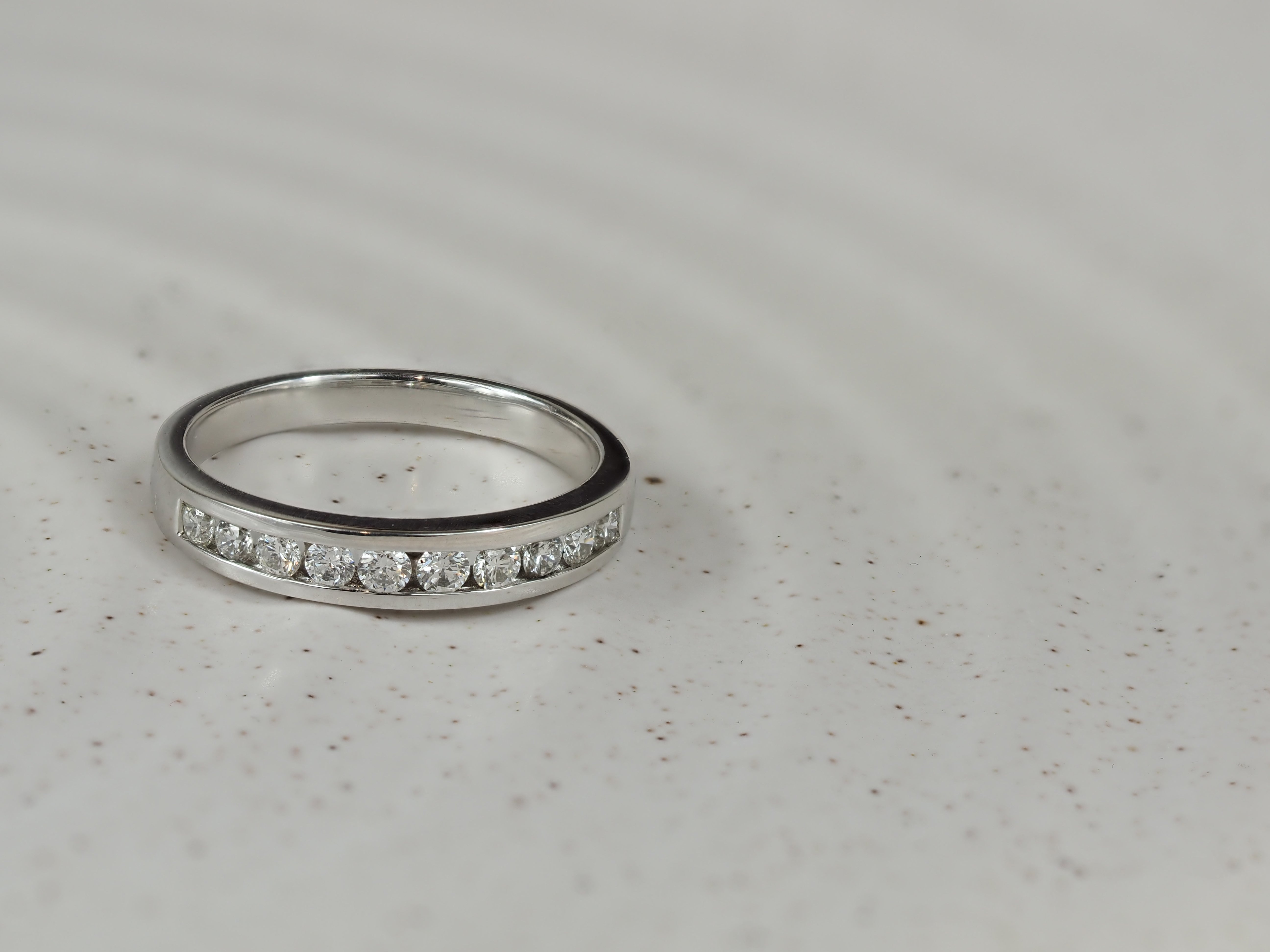 18ct White Gold Round Brilliant cut Diamond Ring, 0.40ct total