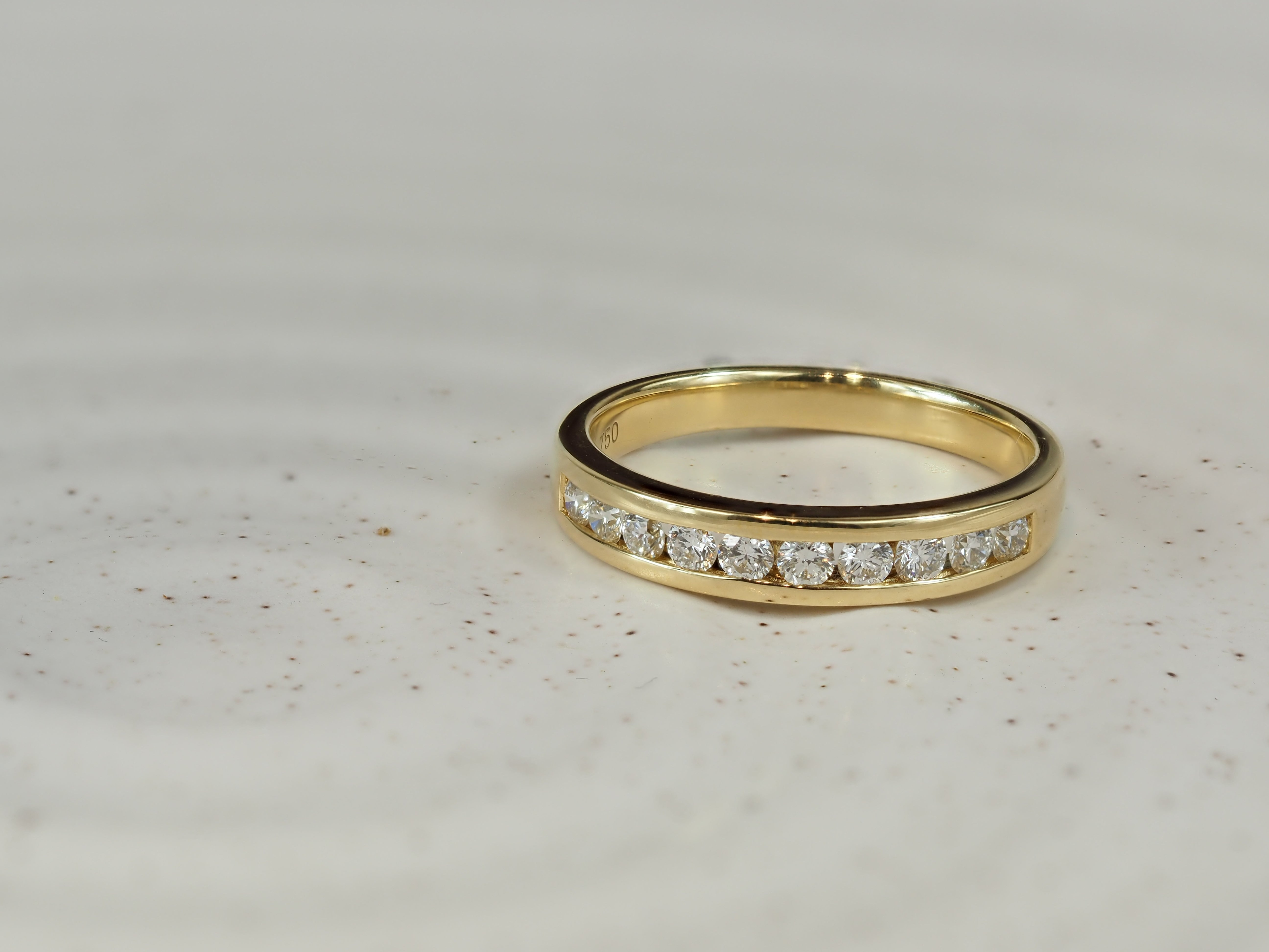 18ct Yellow Gold Round Brilliant cut Diamond Ring, 0.40ct Total