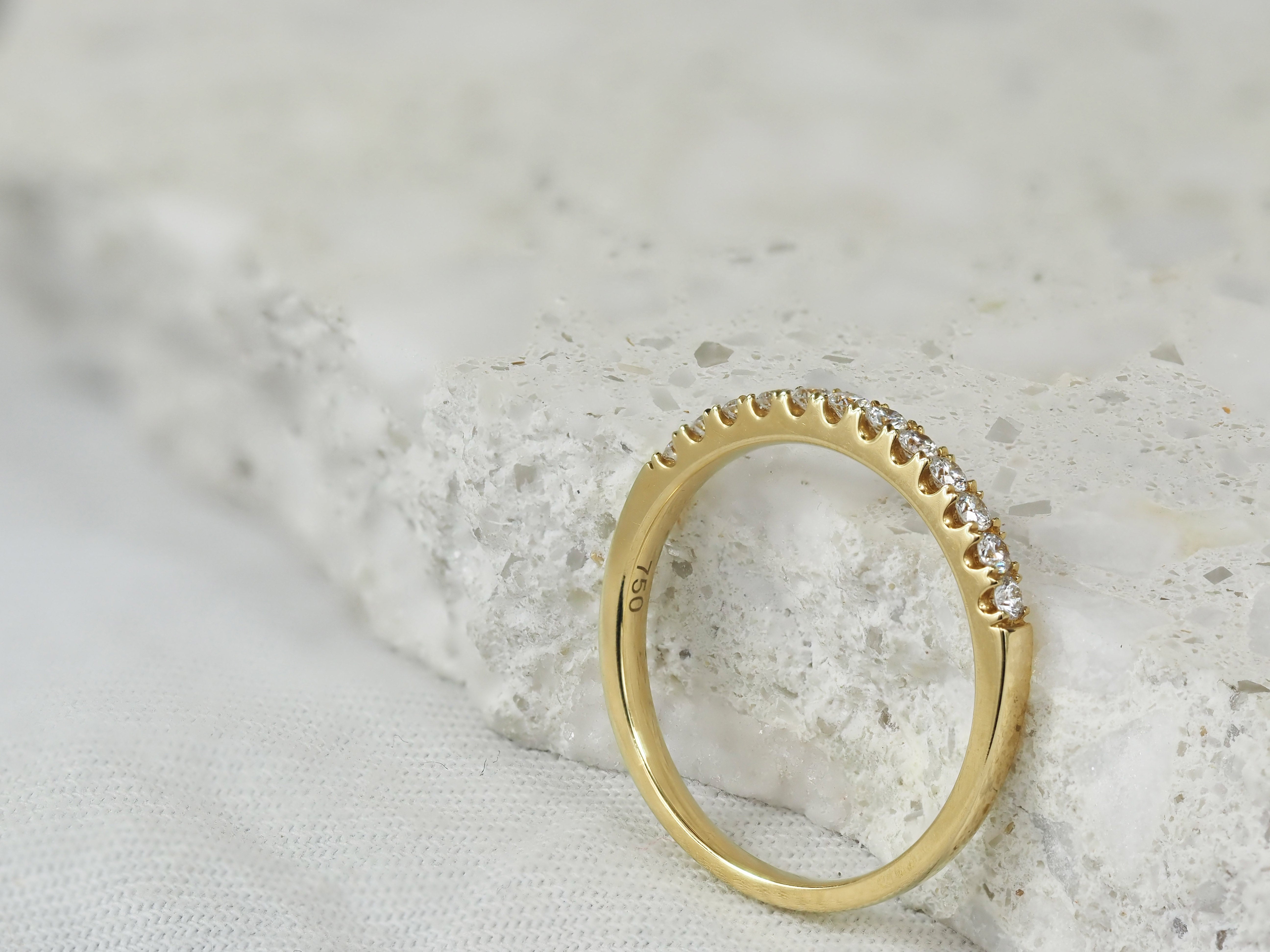 18ct Yellow Gold Round Brilliant cut Diamond Ring, 0.24ct total