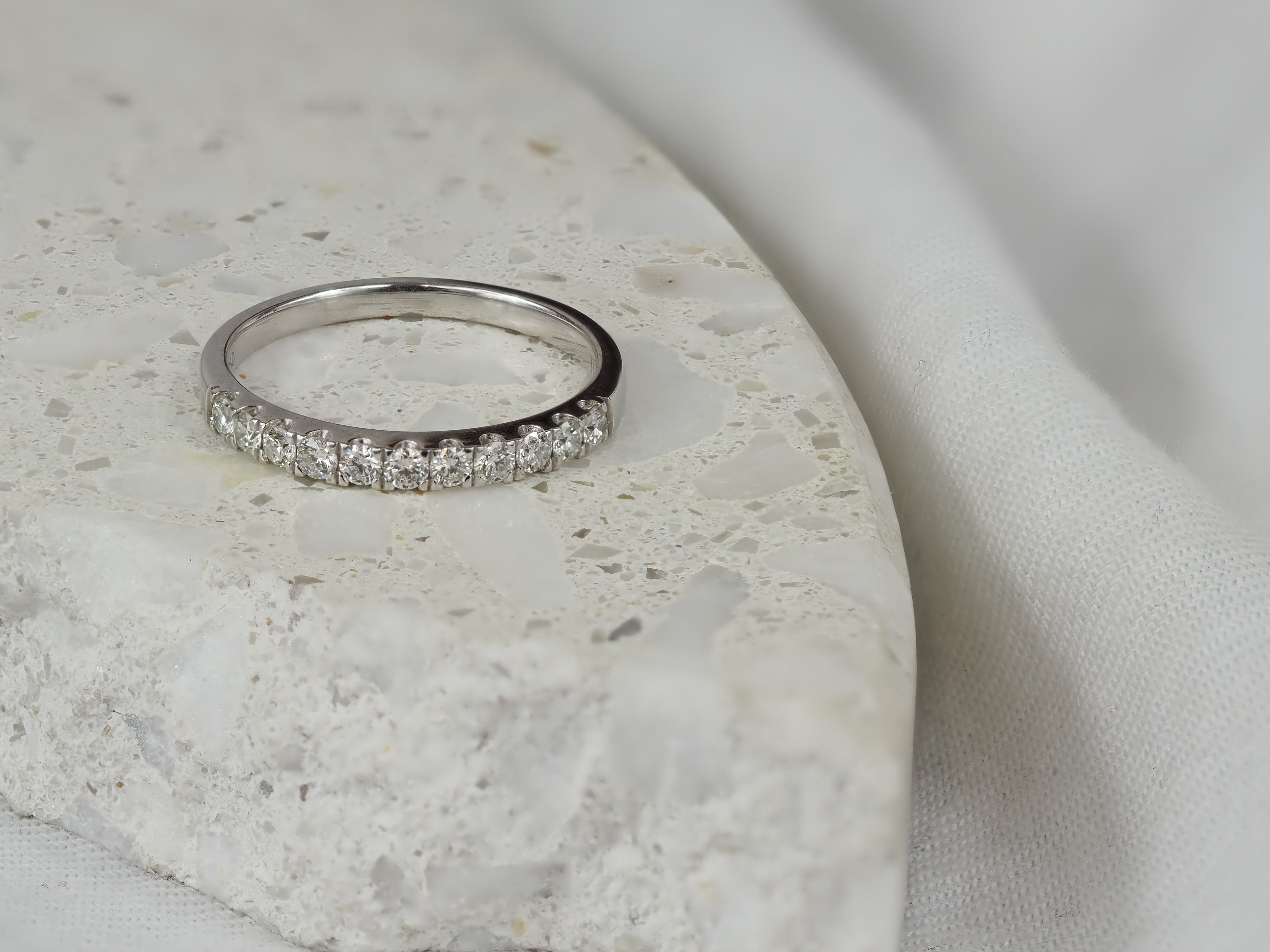 18ct White Gold Round Brilliant cut Diamond Ring, 0.33ct total