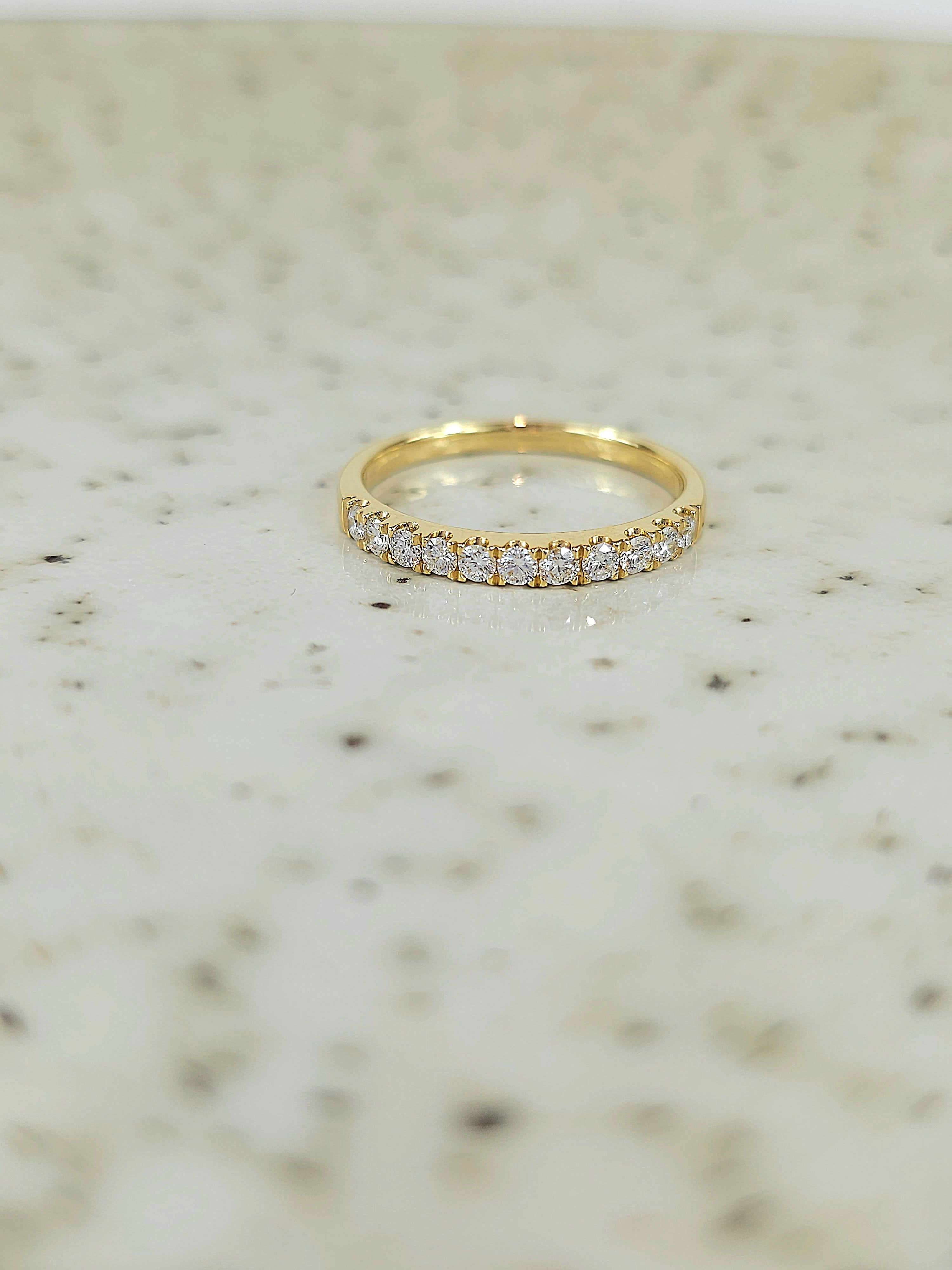 18ct Yellow Gold Round Brilliant cut Diamond Band, 0.33ct total