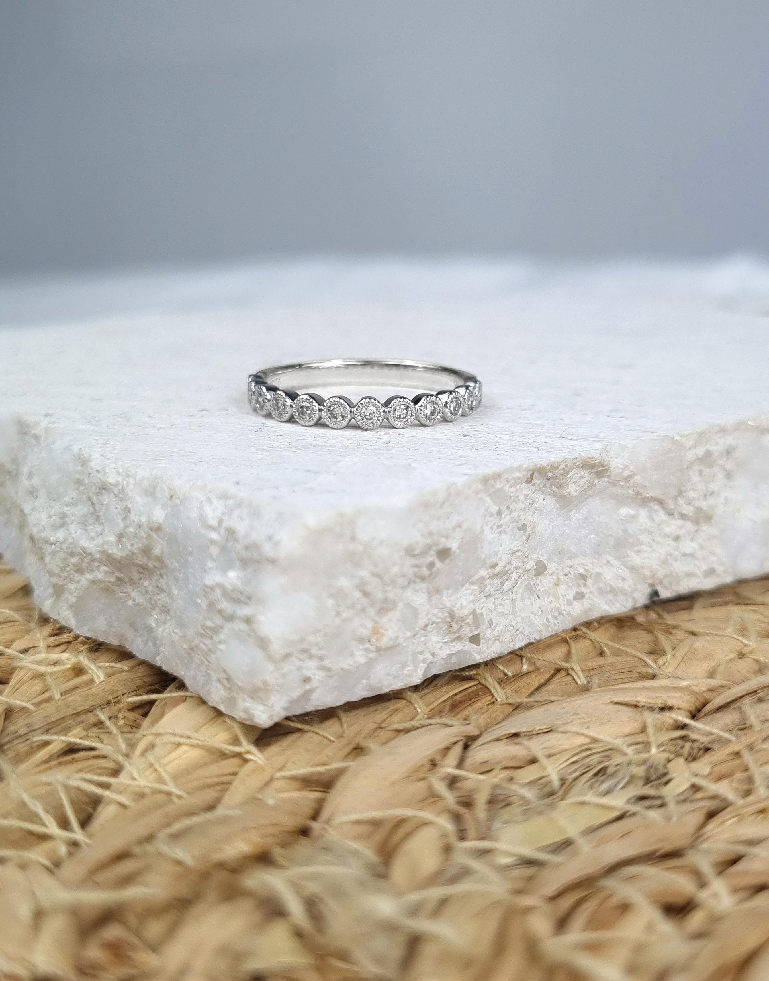 18ct White gold Vintage style ring, 0.20 carats.