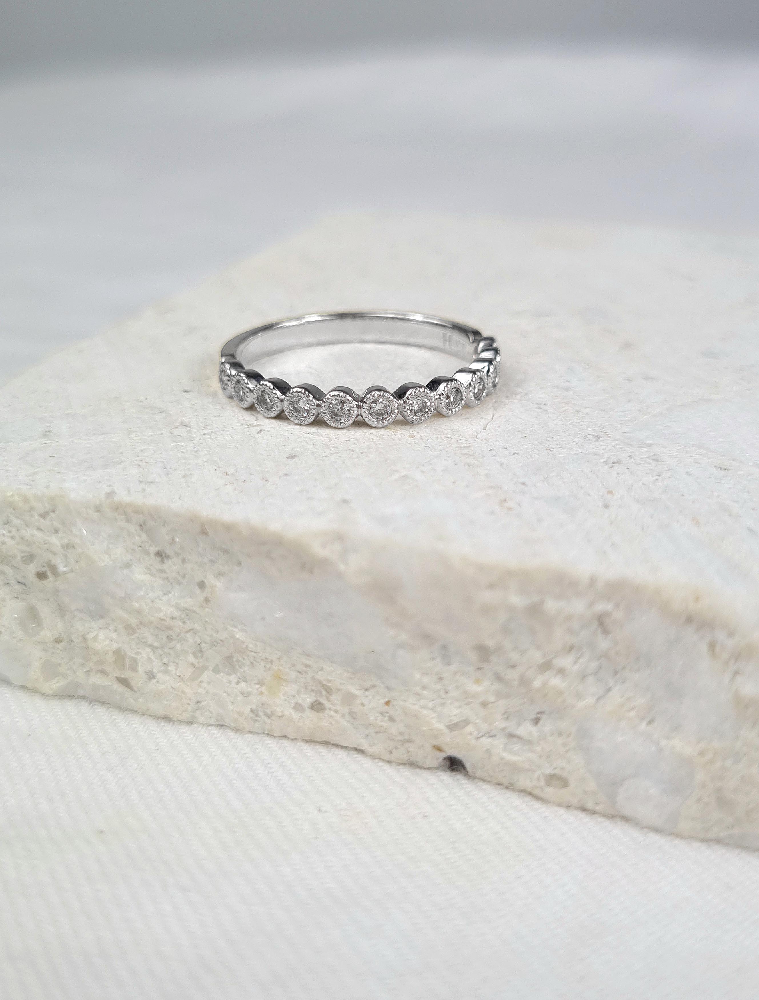 18ct White gold Vintage style ring, 0.20 carats.