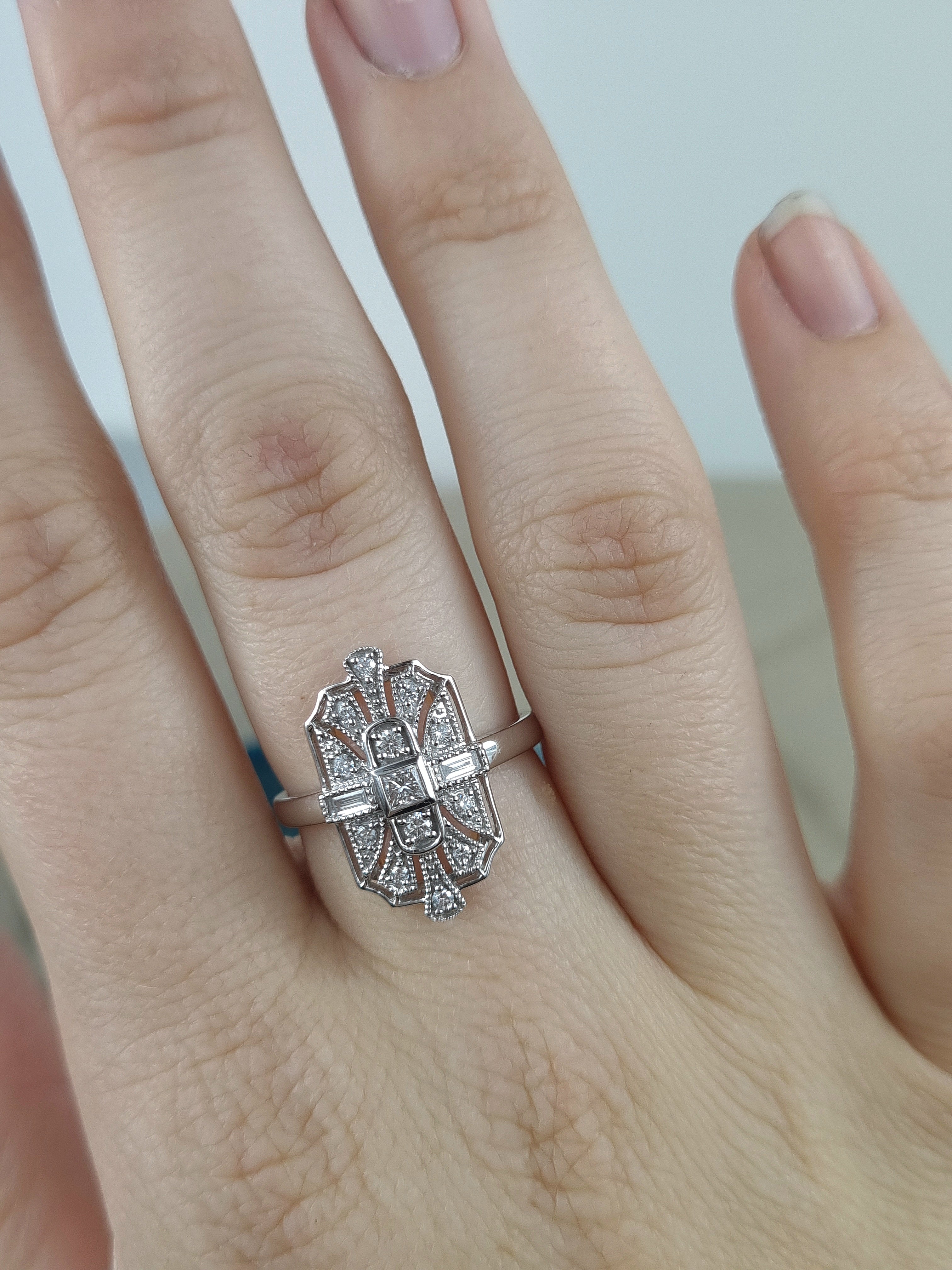 18ct White Gold Art deco Diamond dress ring