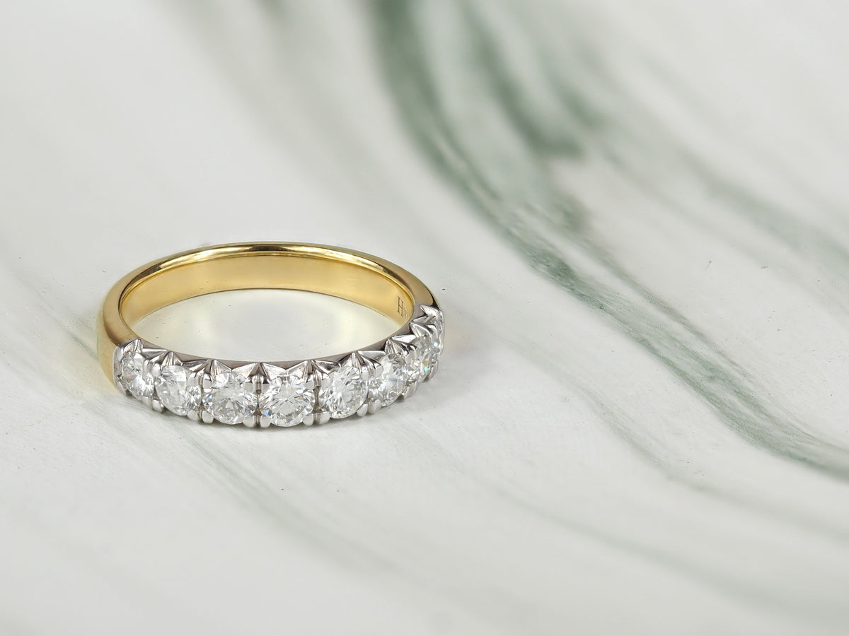 18ct Yellow and White Gold Round Brilliant cut Diamond Ring, 1.01ct total