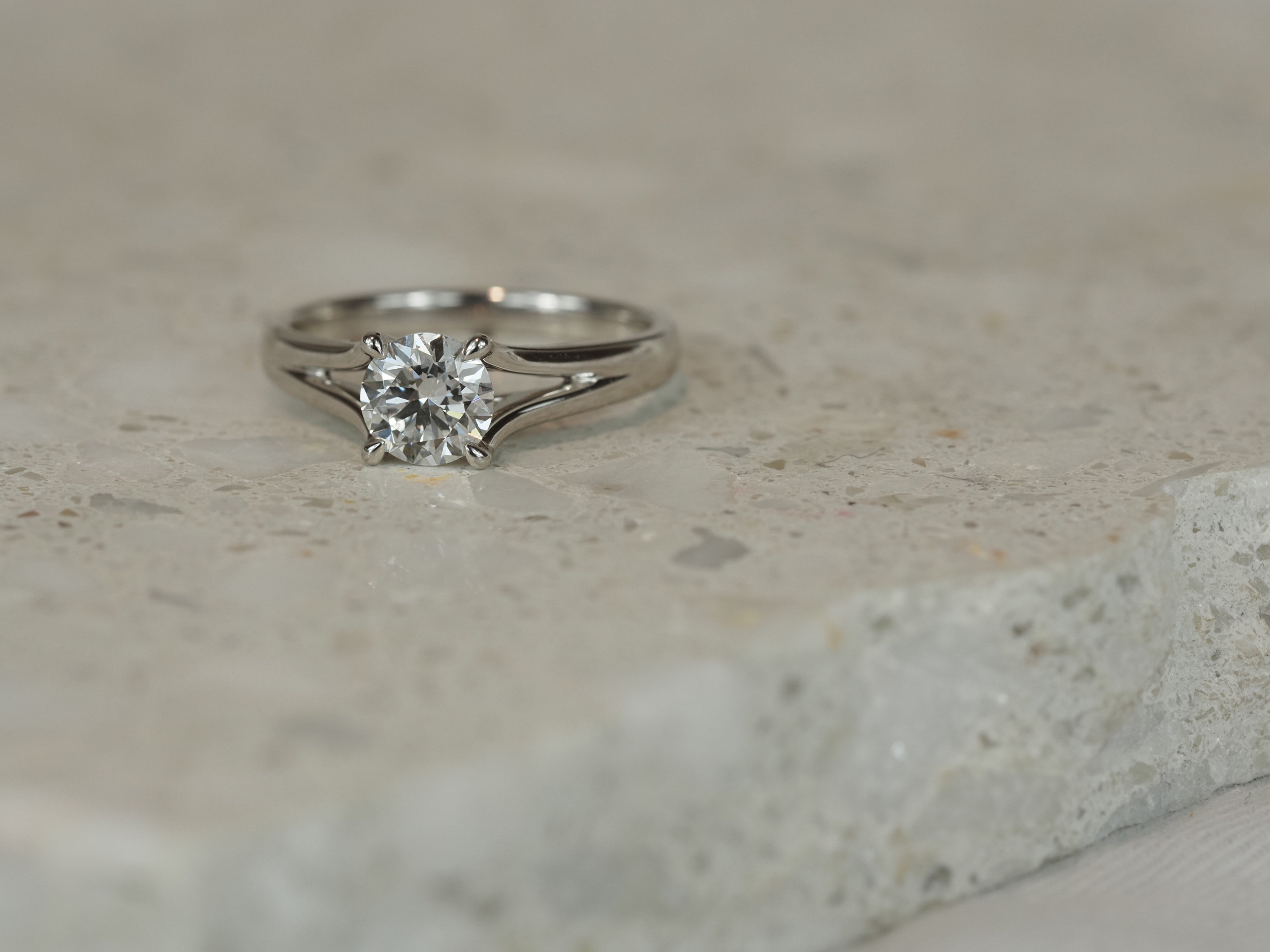 14ct White Gold Lab-Grown Round Brilliant Cut Diamond Ring, 1ct Centre