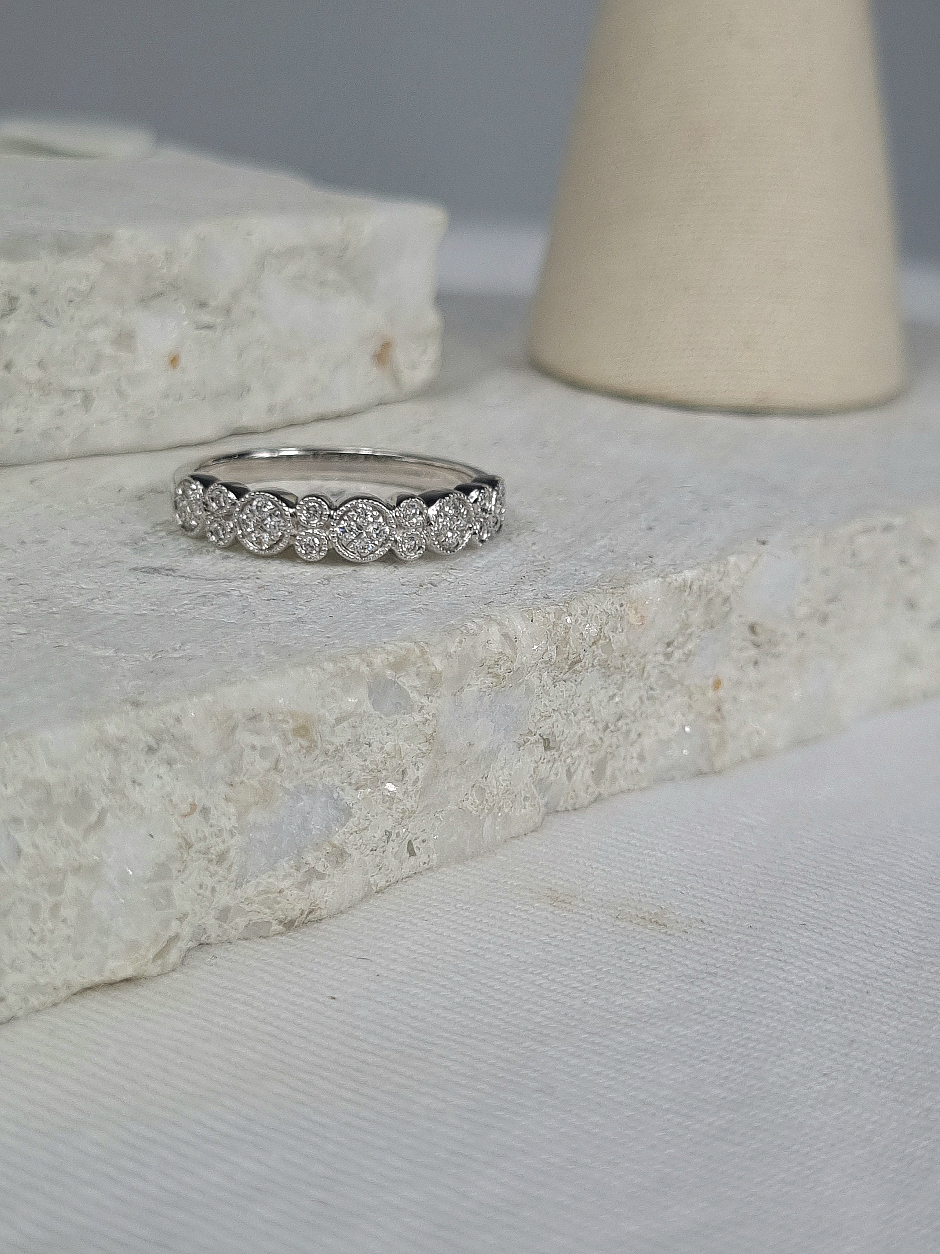 18ct White Gold Diamond Millgrain Dress ring