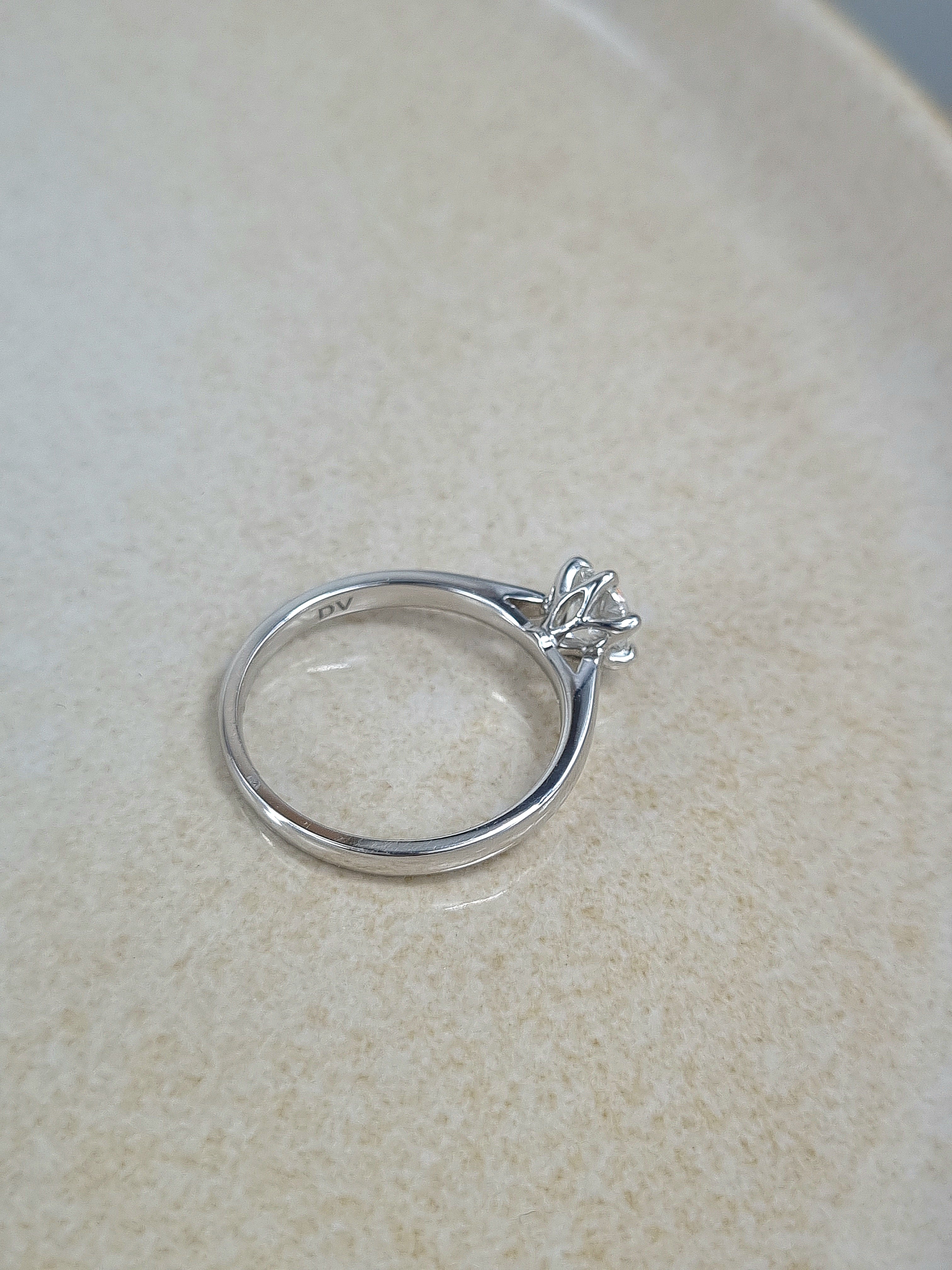 18ct White Gold Round Brillant cut Natural Diamond Solitaire Engagement ring, 0.70 carat centre