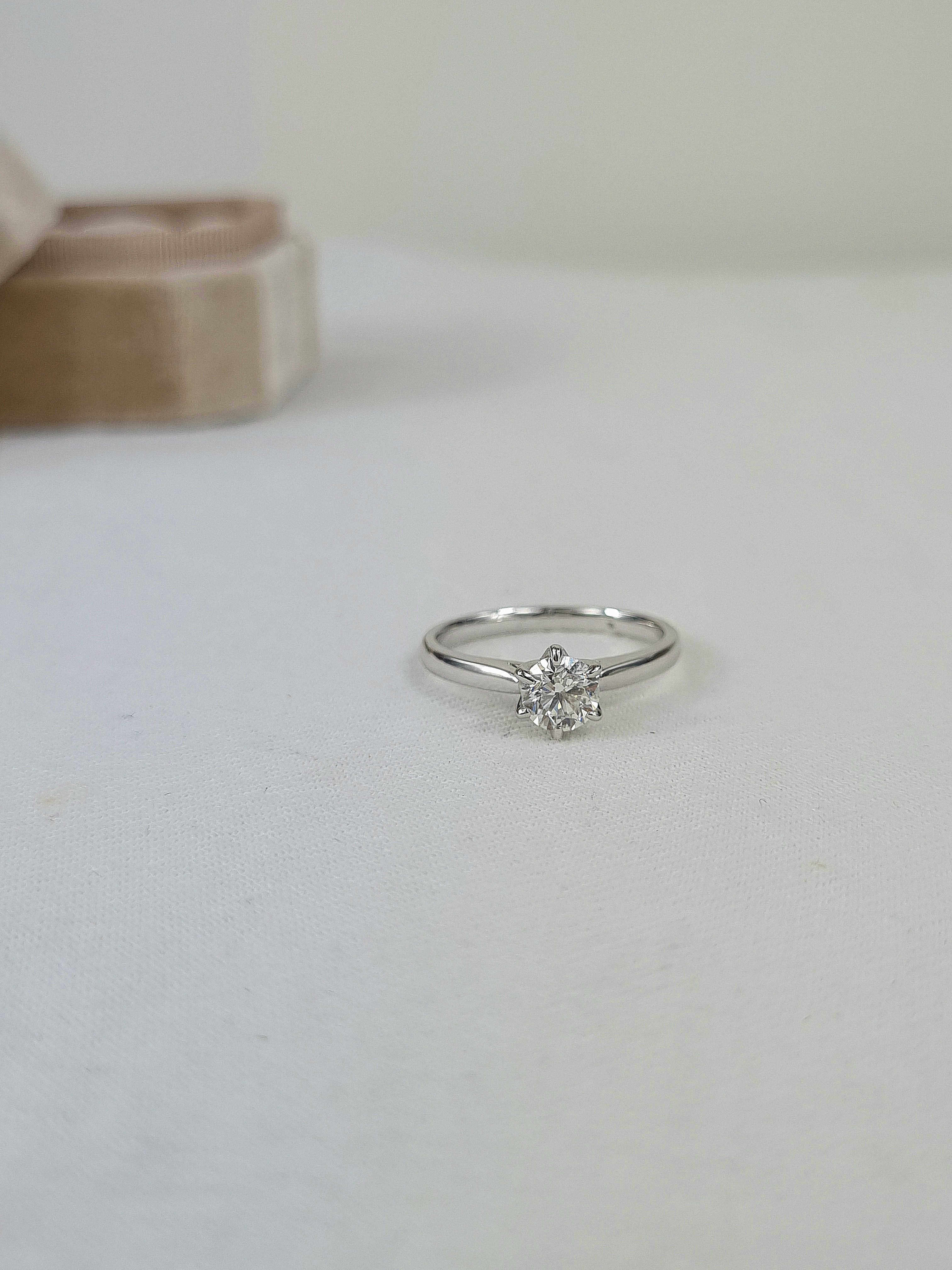 18ct White Gold Round Brillant cut Natural Diamond Solitaire Engagement ring, 0.70 carat centre