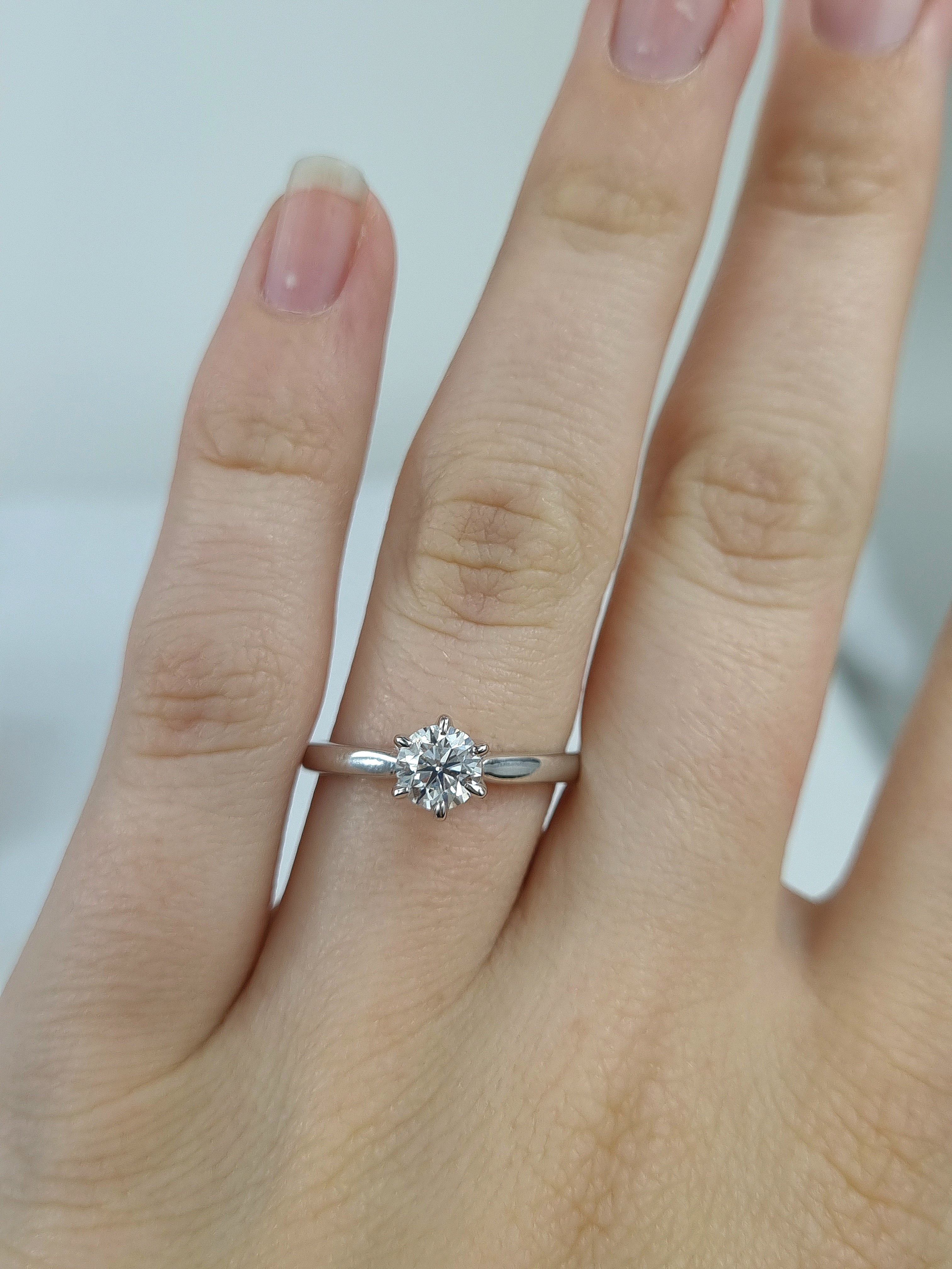 18ct White Gold Round Brillant cut Natural Diamond Solitaire Engagement ring, 0.70 carat centre