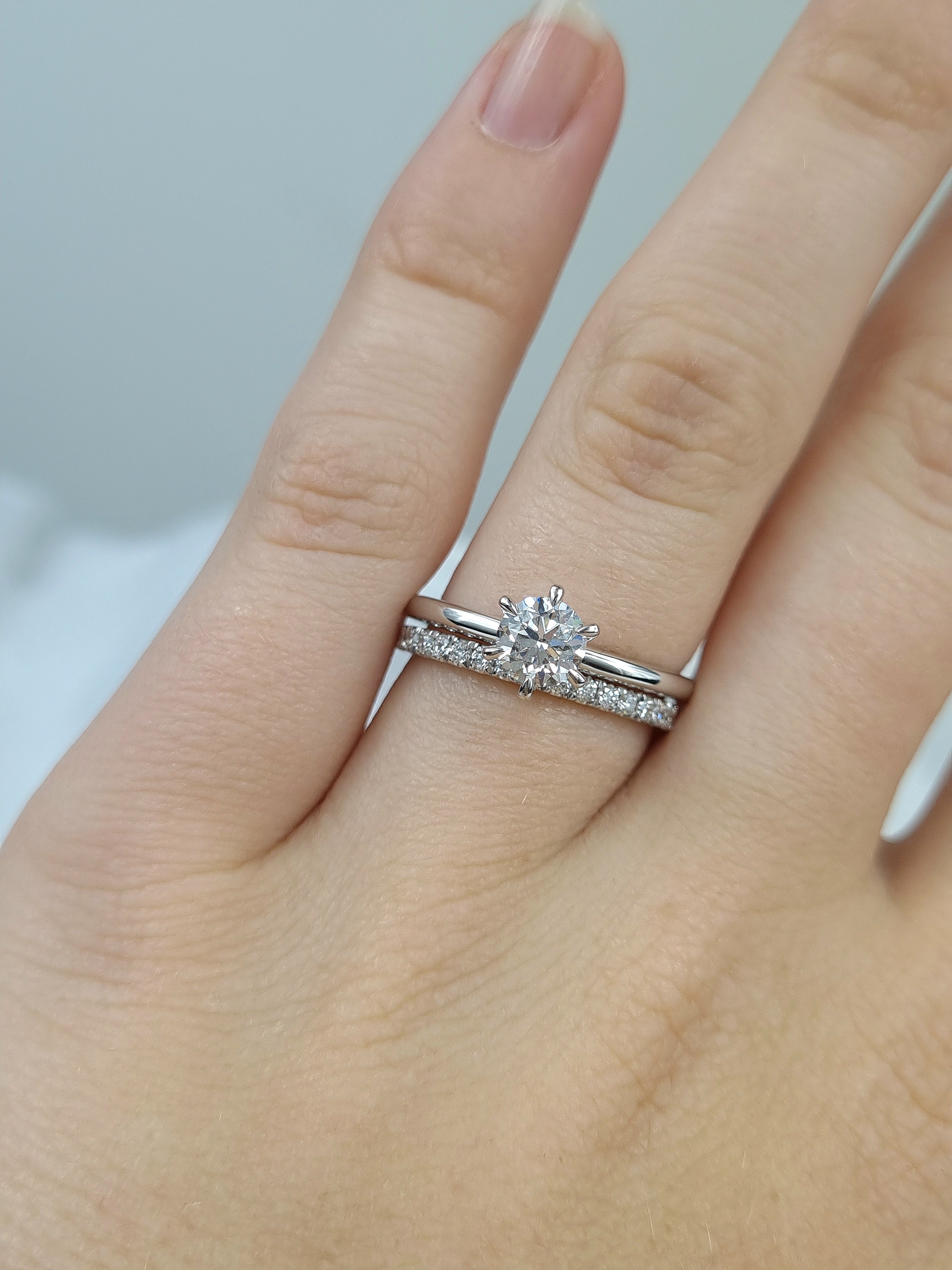 18ct White Gold Round Brillant cut Natural Diamond Engagement ring, 0.70 carat centre