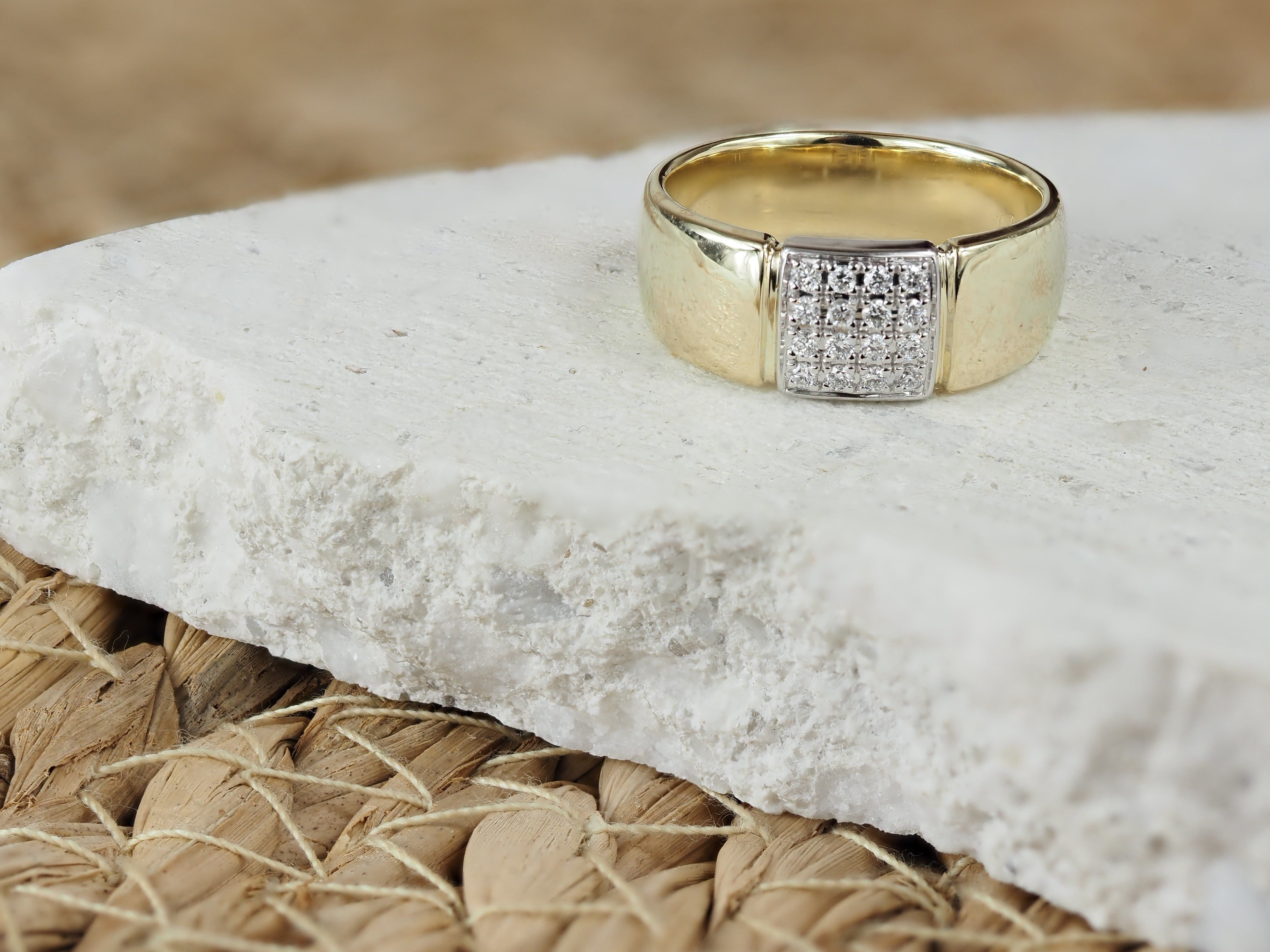 9ct Yellow and White Gold Diamond Ring, 0.16ct total