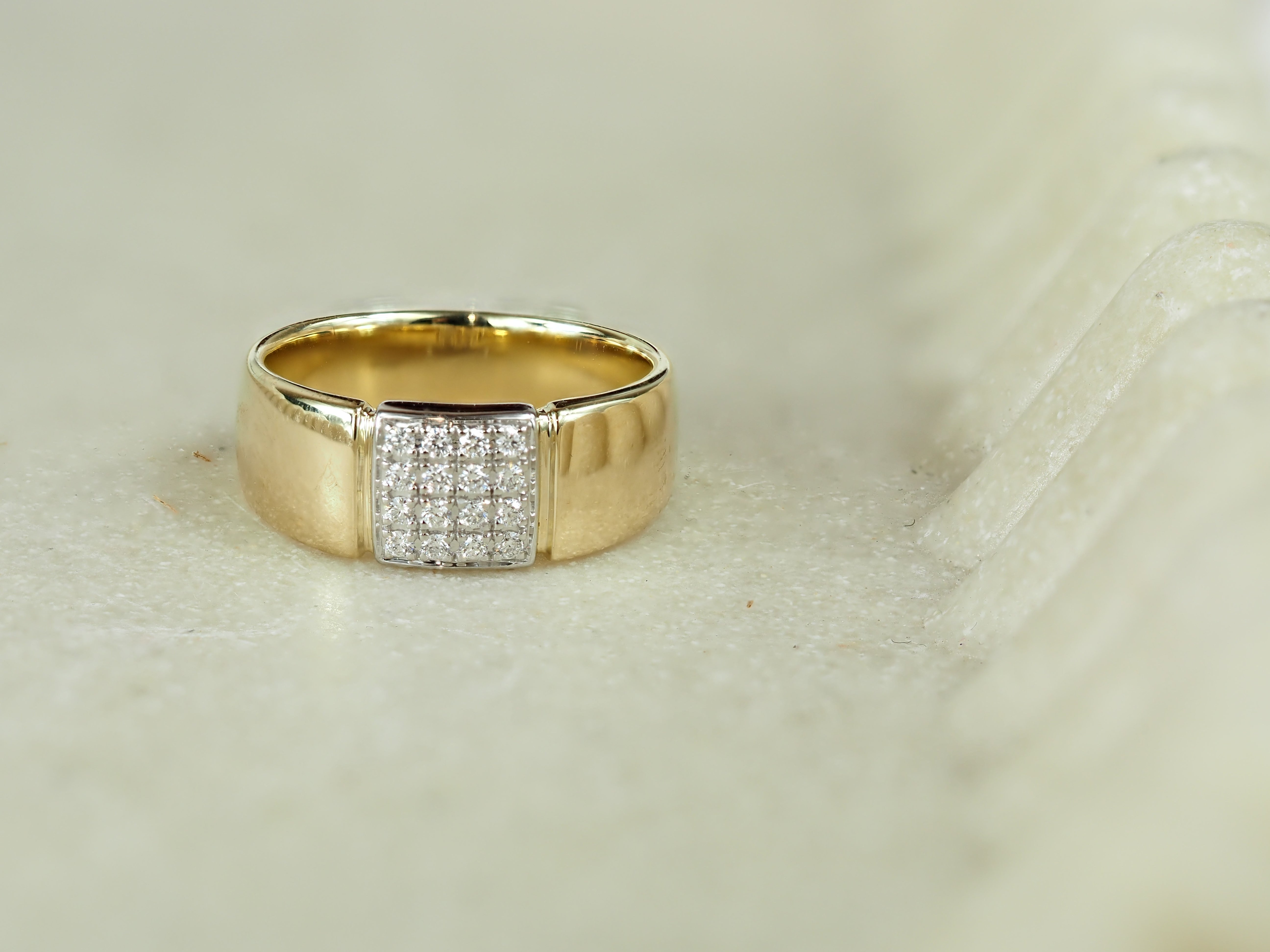 9ct Yellow and White Gold Diamond Ring, 0.16ct total