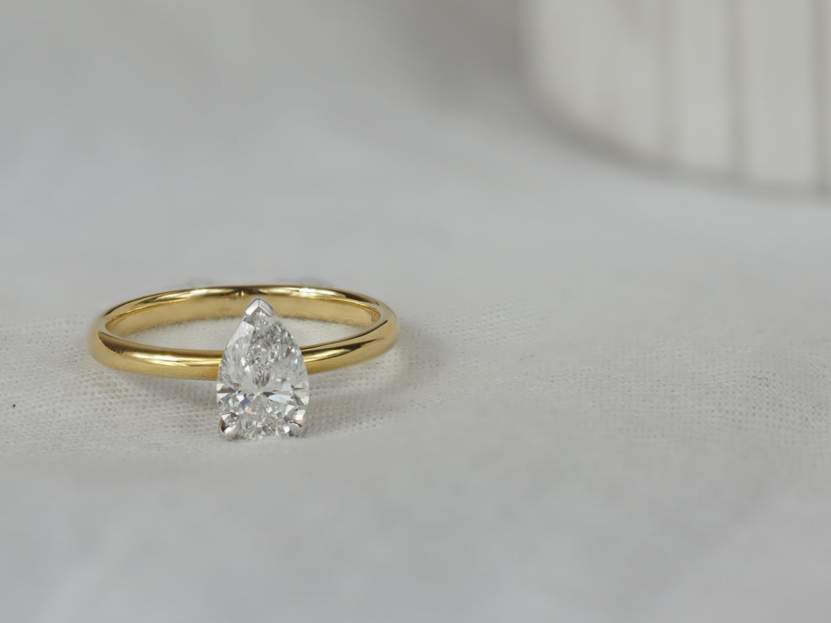 18ct Yellow and White Gold Lab-Grown Pear cut Diamond Engagement ring, 1ct Centre