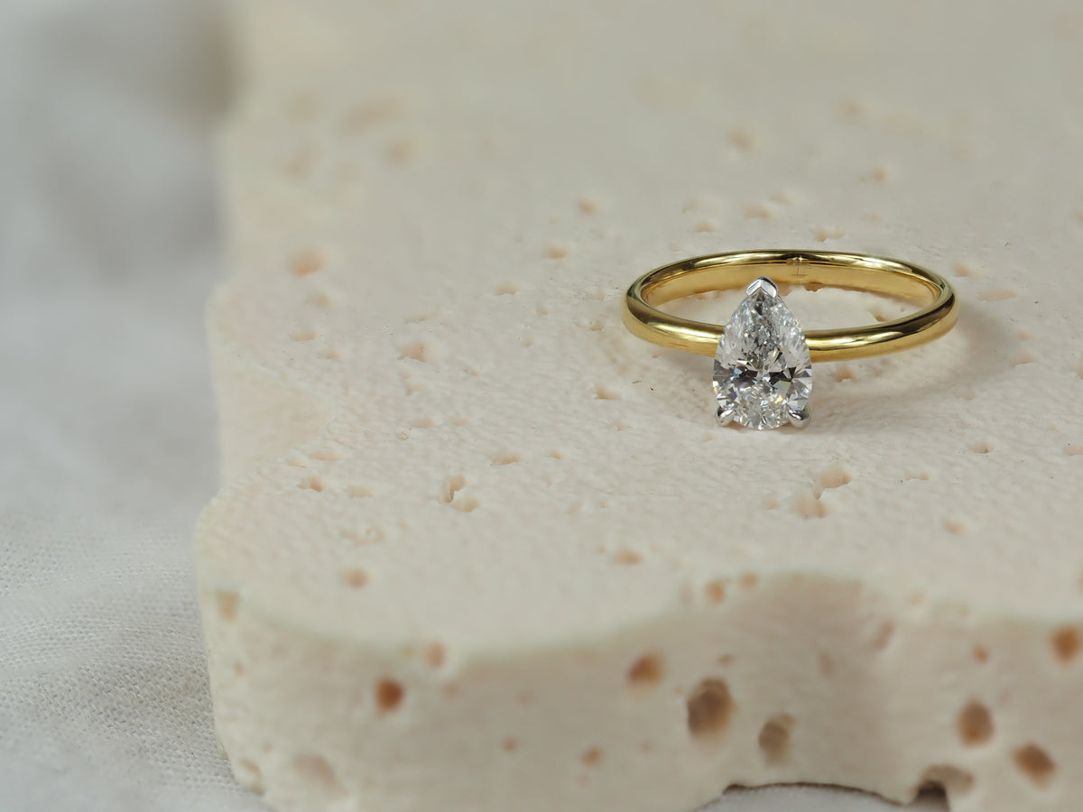 18ct Yellow and White Gold Lab-Grown Pear cut Diamond Engagement ring, 1ct Centre