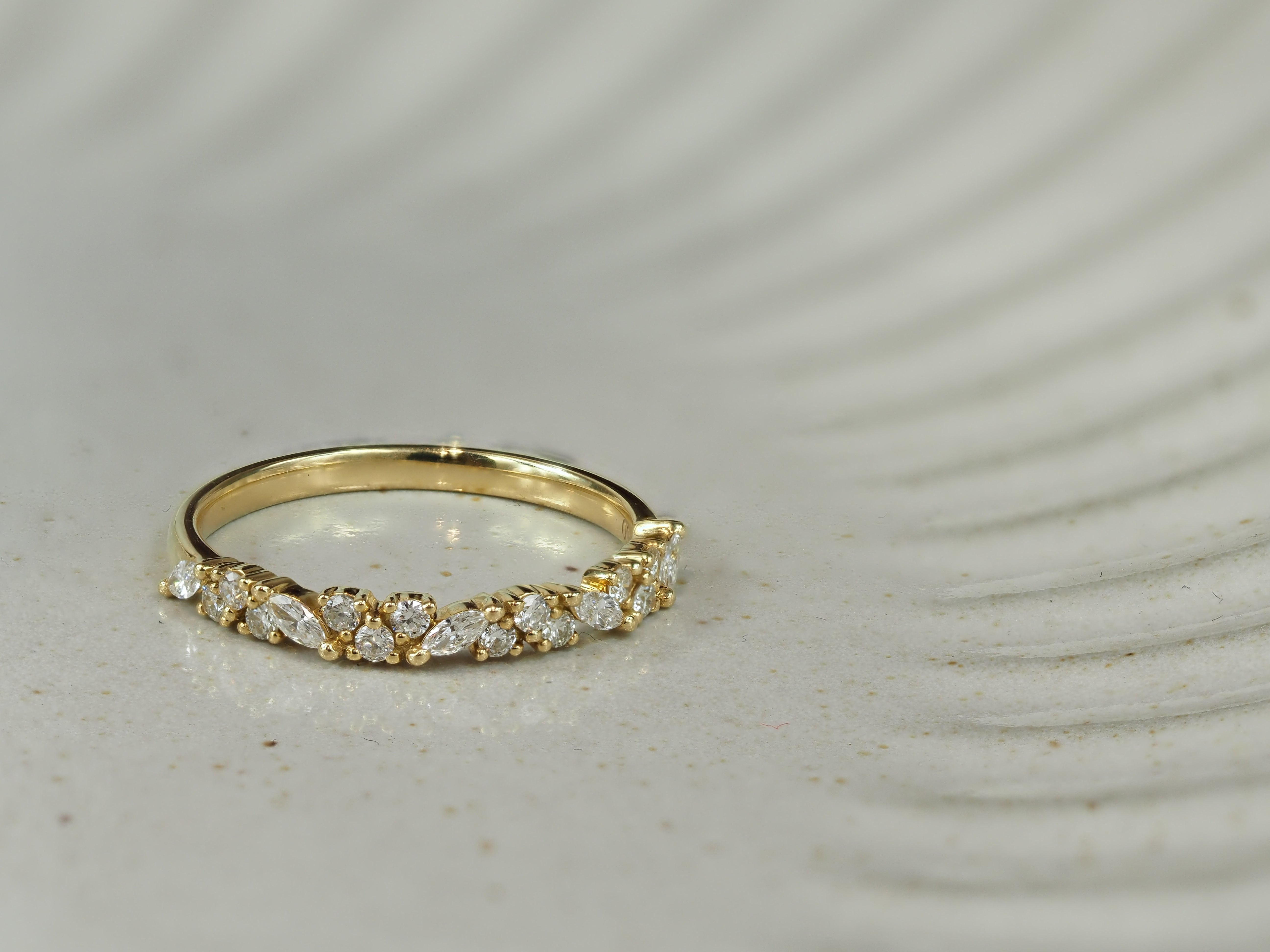 18ct Yellow Gold Marquis and Round Diamond Ring, 0.34ct total