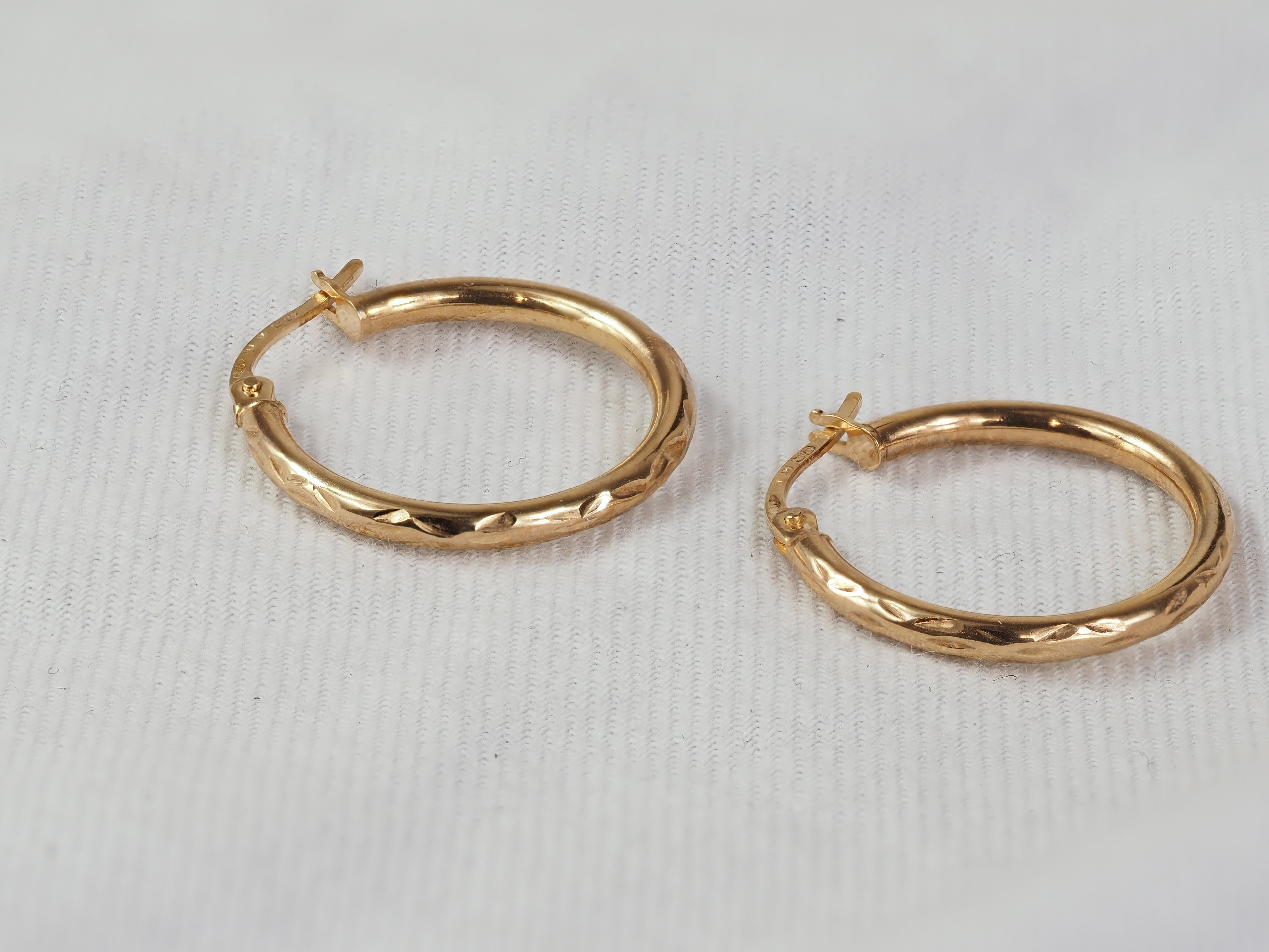 9ct Yellow Gold Diamond Cut Hoop Earrings