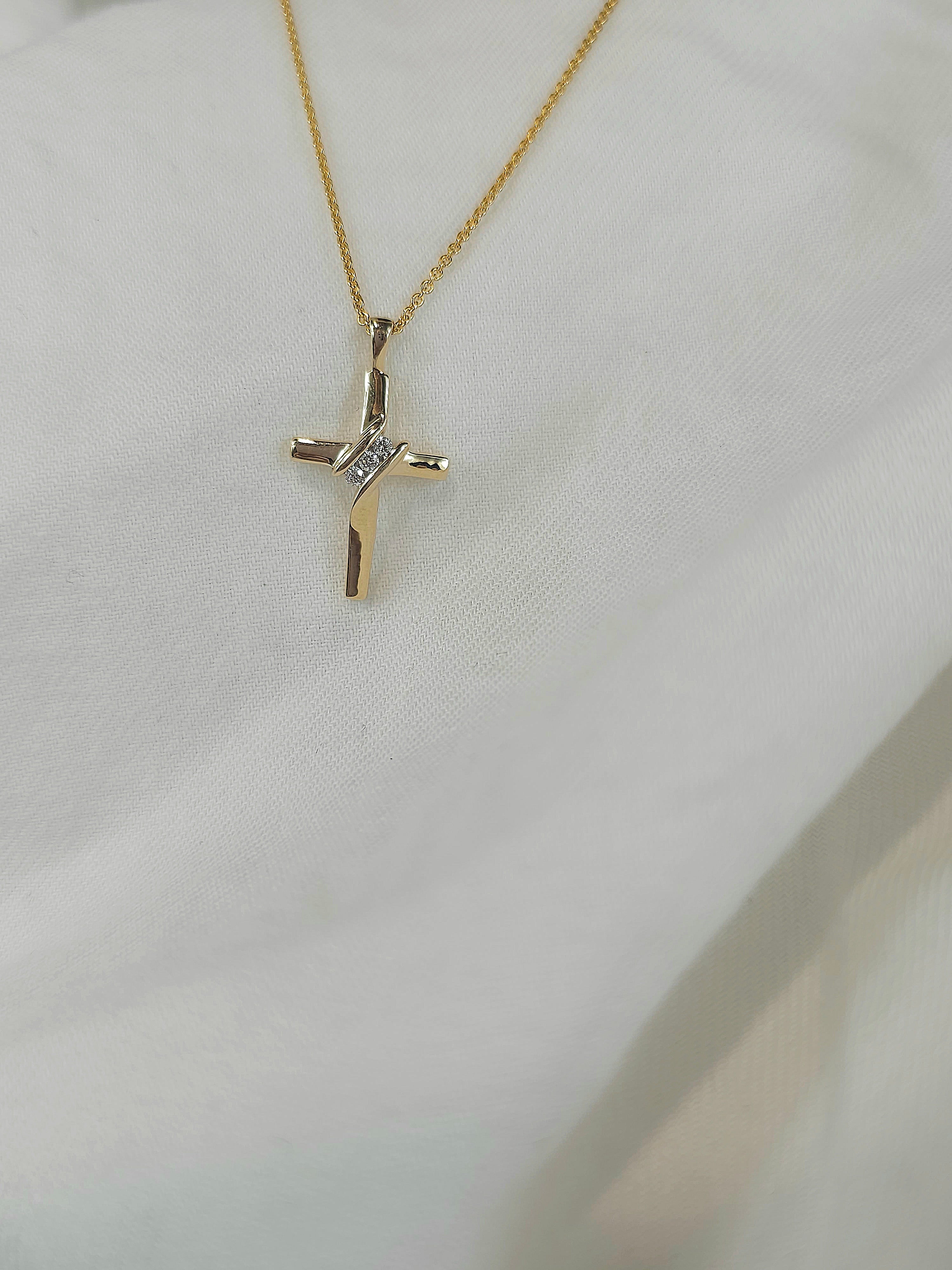 9ct gold diamond cross pendant