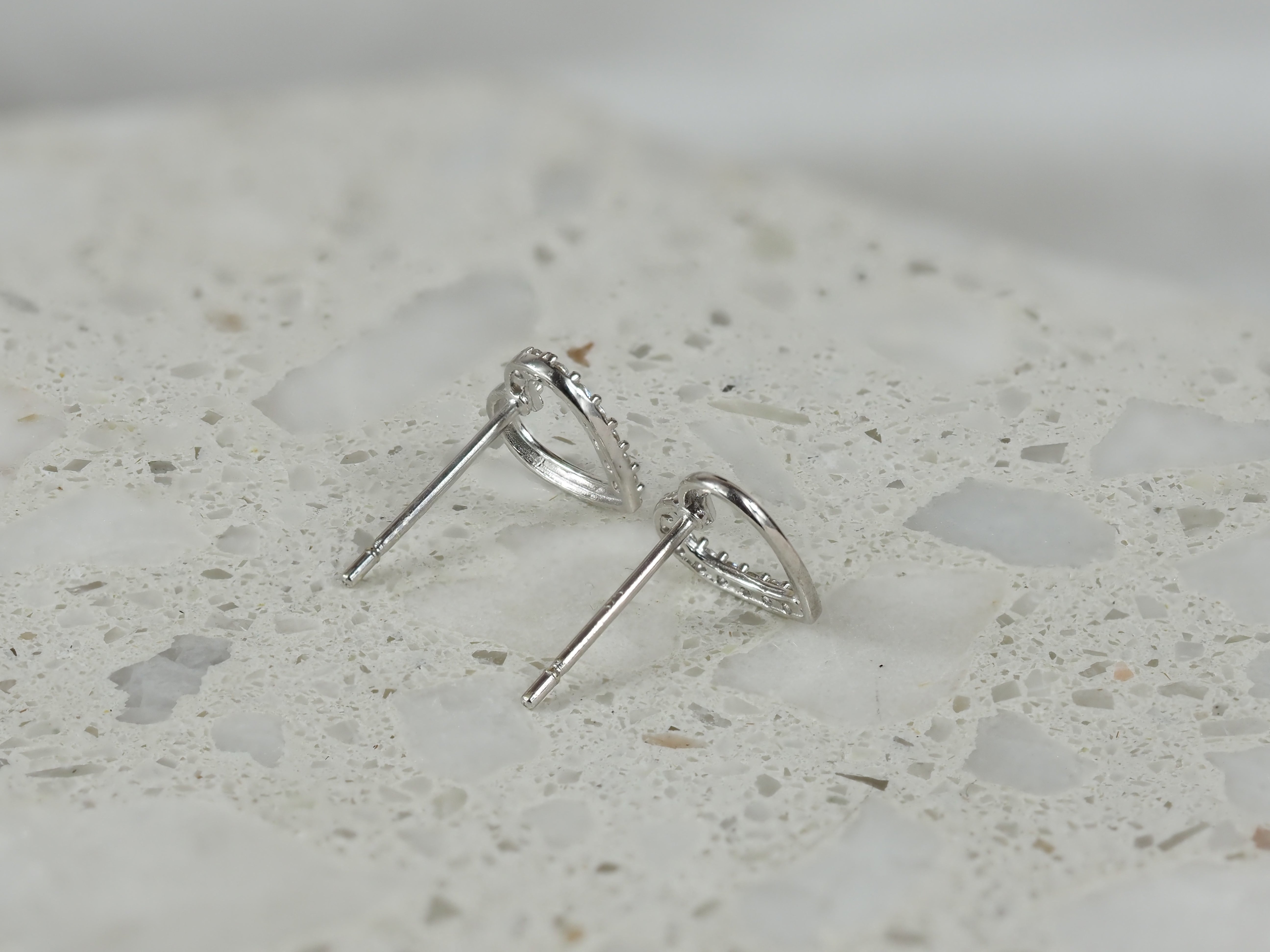 9ct White Gold Heart Stud Earrings