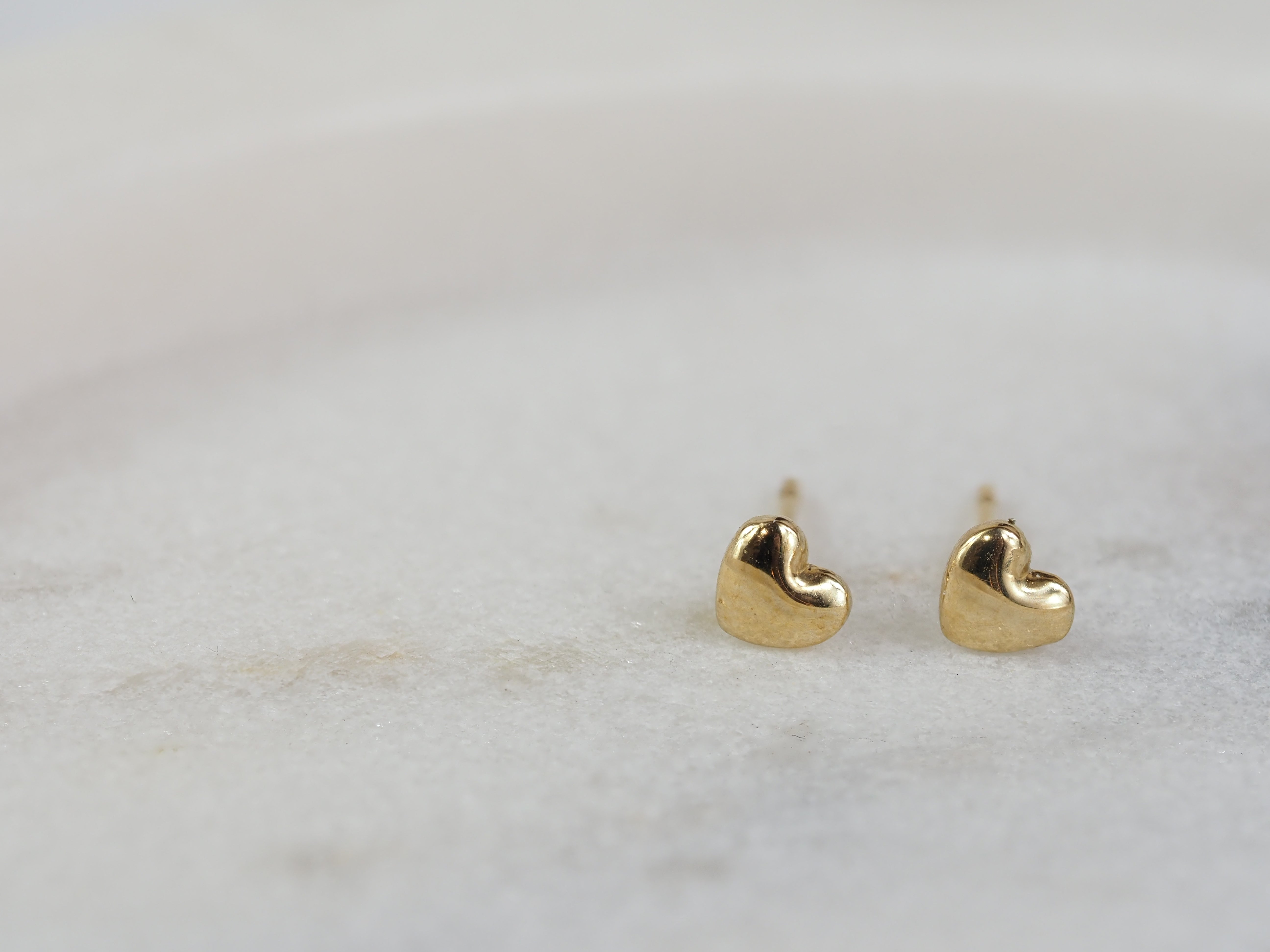 9ct Yellow Gold Heart Stud Earrings